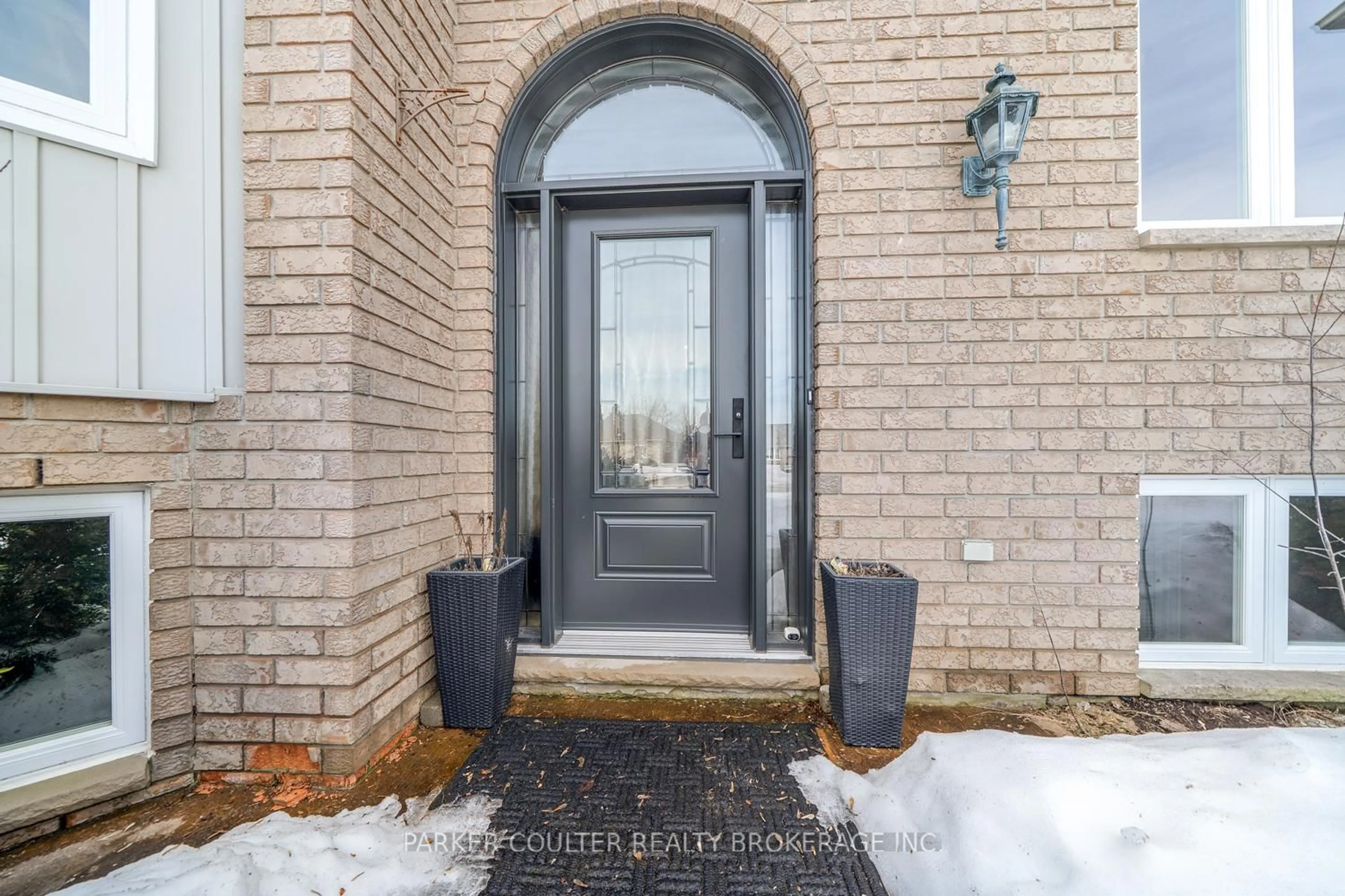 Indoor entryway for 24 Parr Blvd, Springwater Ontario L0M 1T0