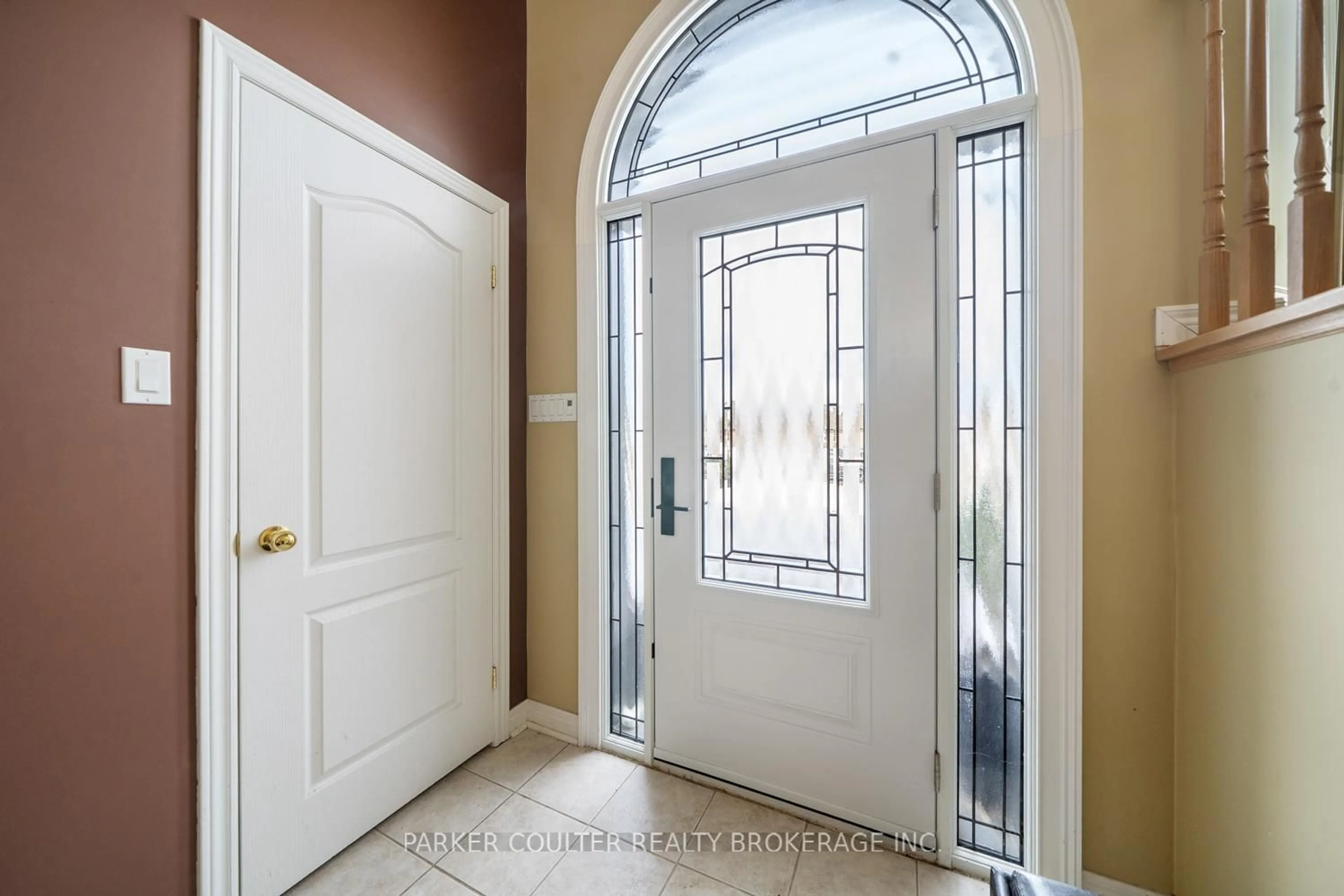 Indoor entryway for 24 Parr Blvd, Springwater Ontario L0M 1T0