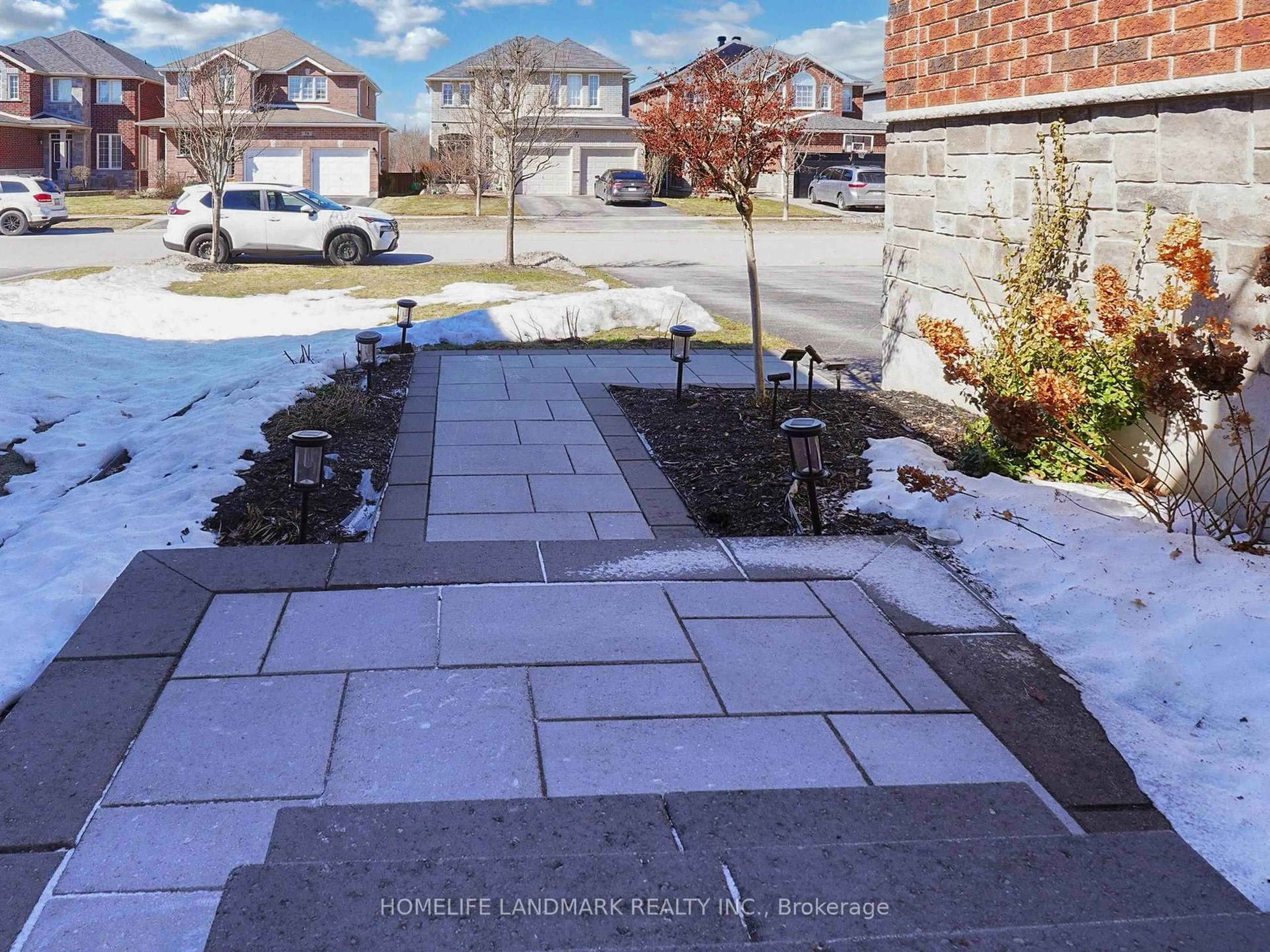 Patio, street for 73 GRAIHAWK Dr, Barrie Ontario L4N 6G7