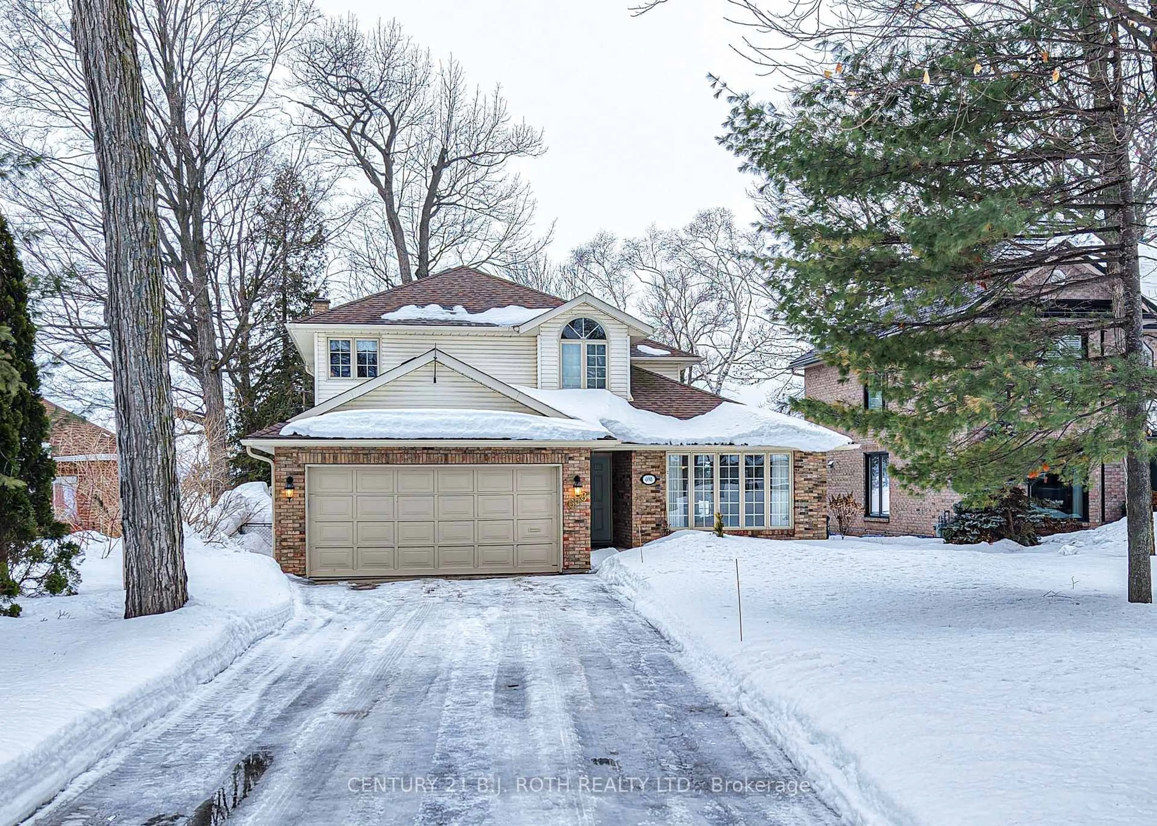 Home with brick exterior material, street for 698 Broadview Ave, Orillia Ontario L3V 6P3