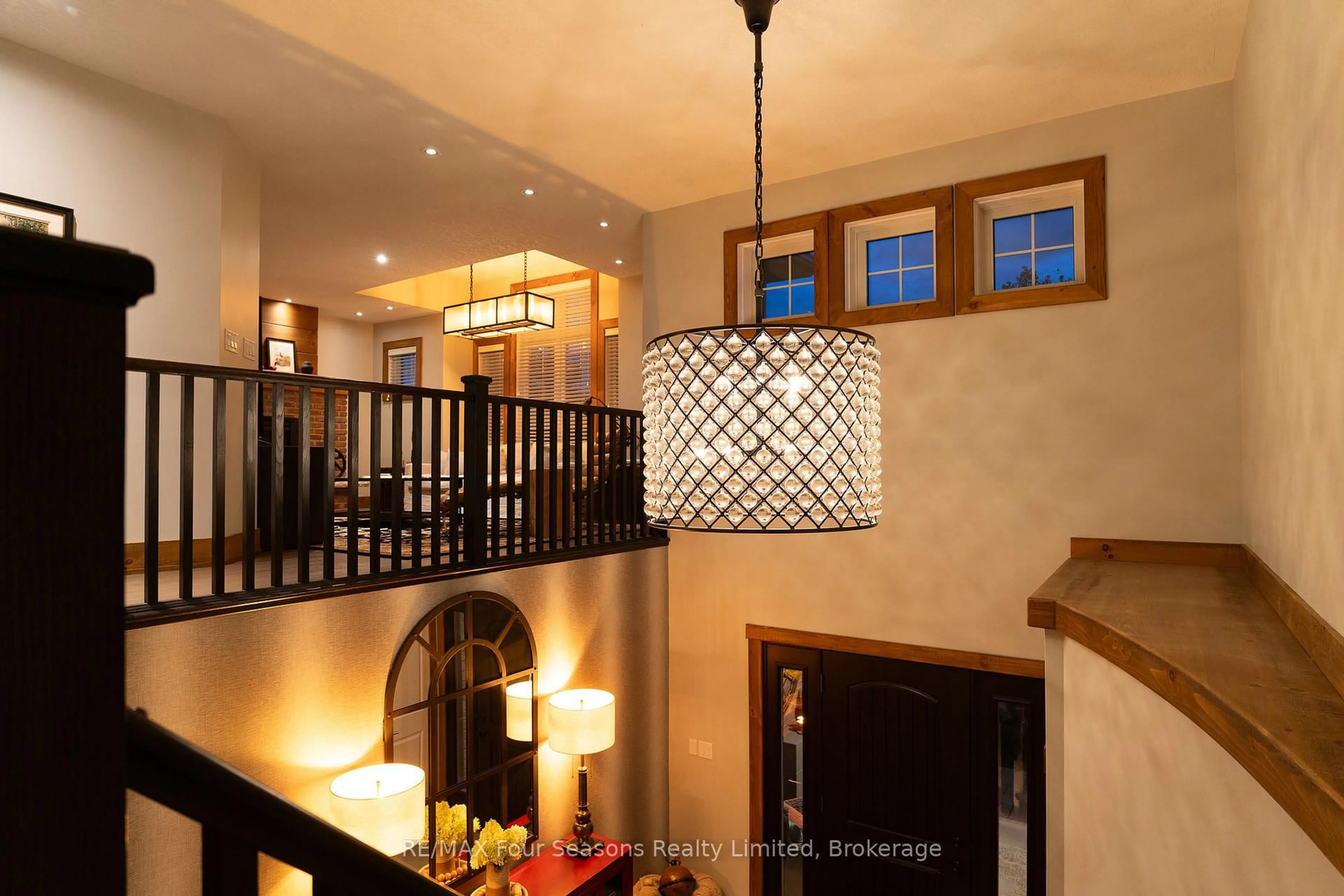 Indoor foyer for 5 Kayla Cres, Collingwood Ontario L9Y 5K9