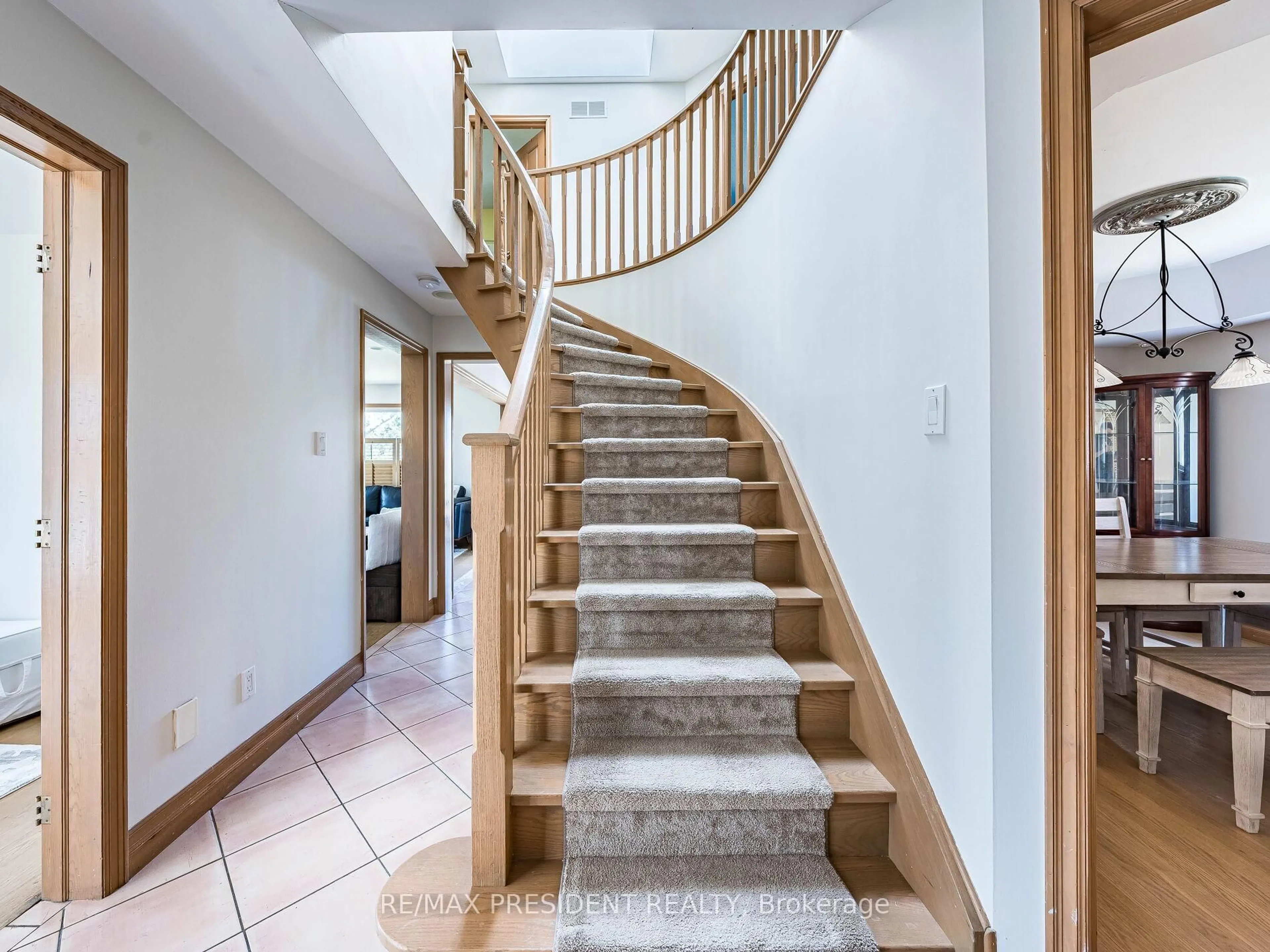 Stairs for 45 Grasett Cres, Barrie Ontario L4N 6Z6