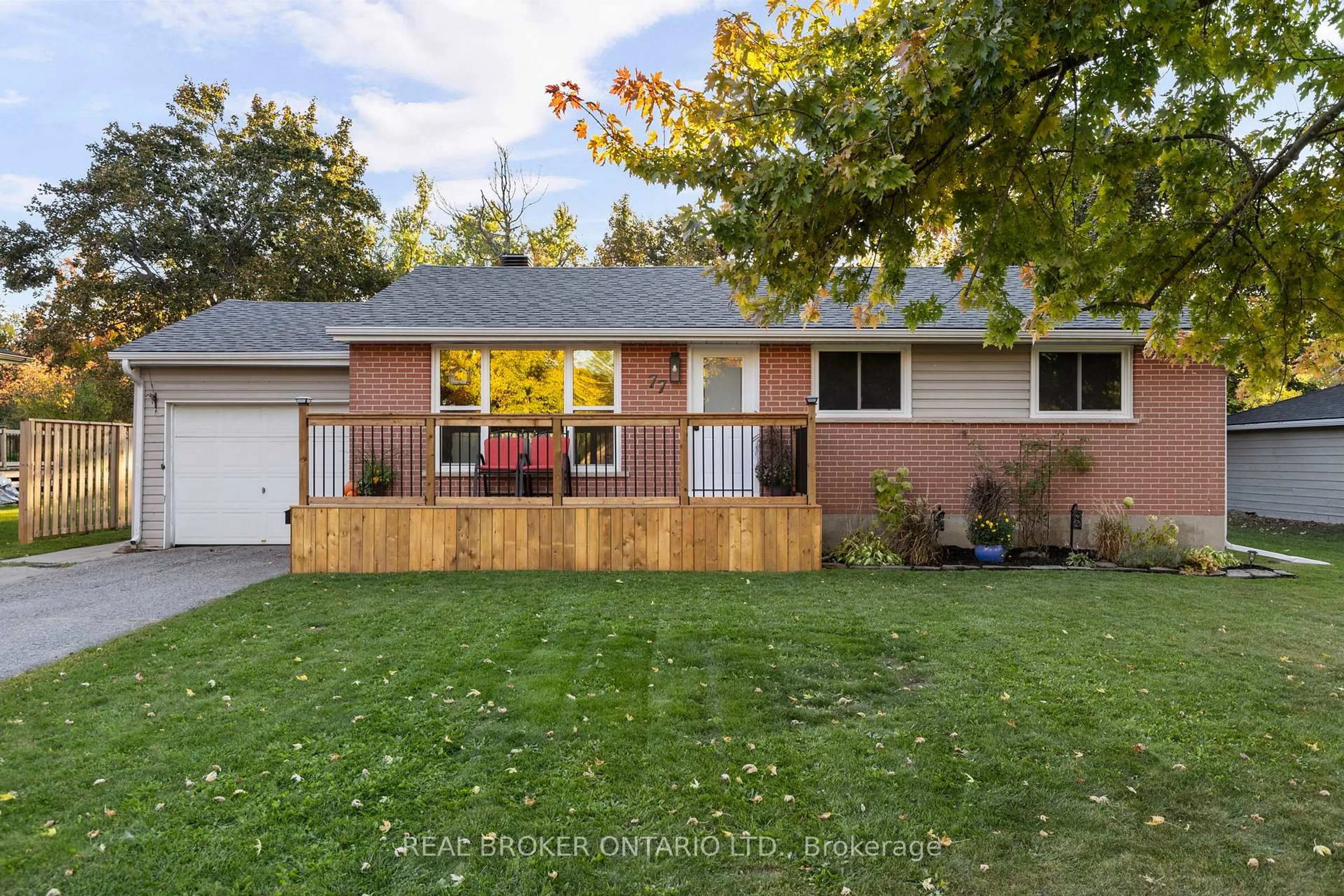 Home with vinyl exterior material, street for 77 Third St, Orillia Ontario L3V 4B5
