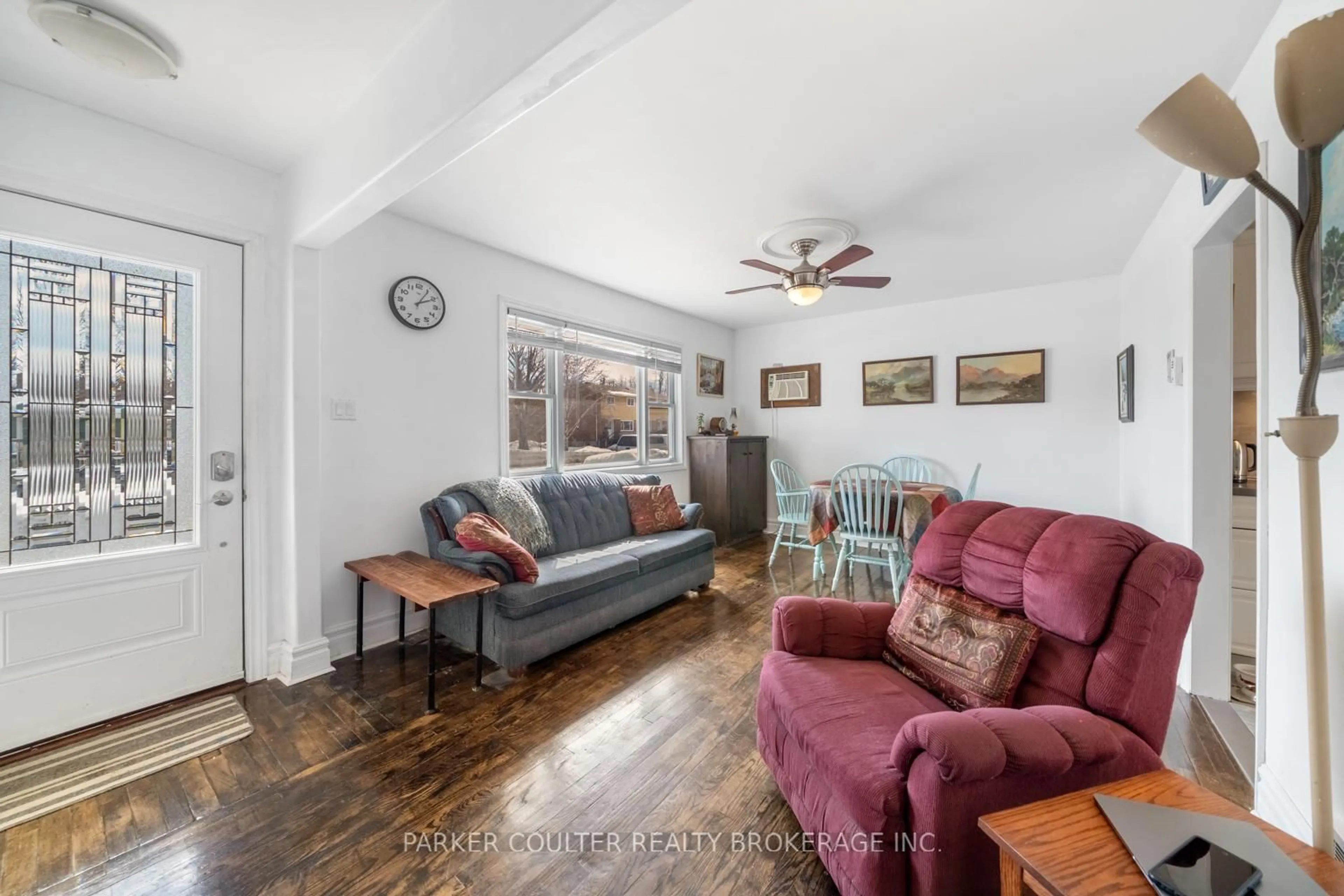 Living room with furniture, unknown for 311 Hilda St, Orillia Ontario L3V 1J3