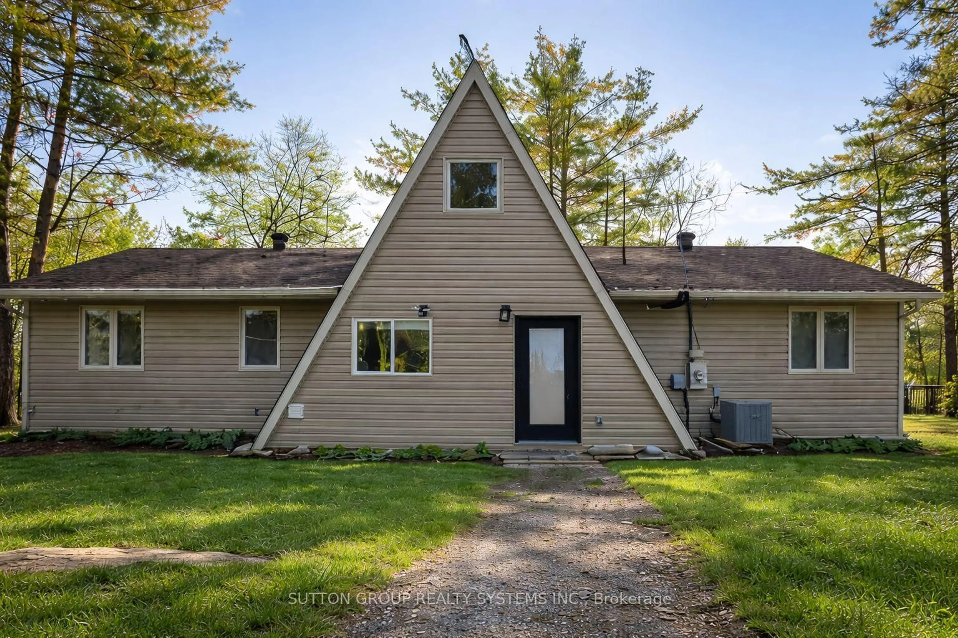 Home with vinyl exterior material, unknown for 7701 Doner Dr, Severn Ontario L0K 2B0