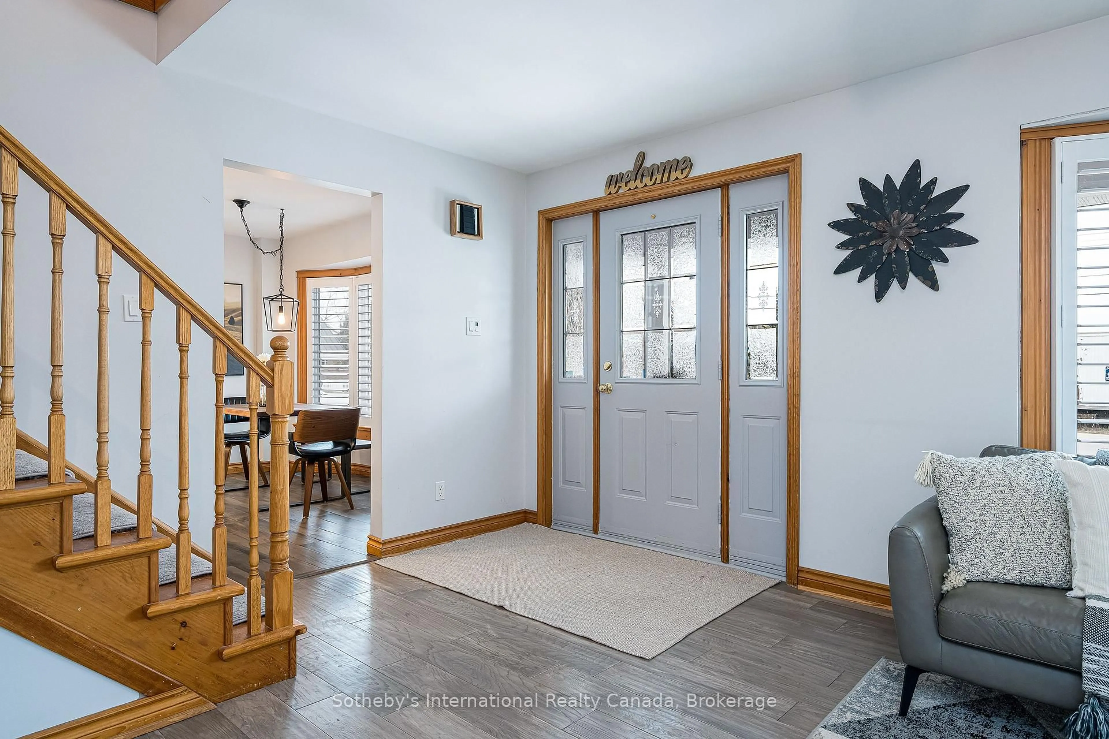 Indoor entryway for 154 Mary St, Clearview Ontario L0M 1G0