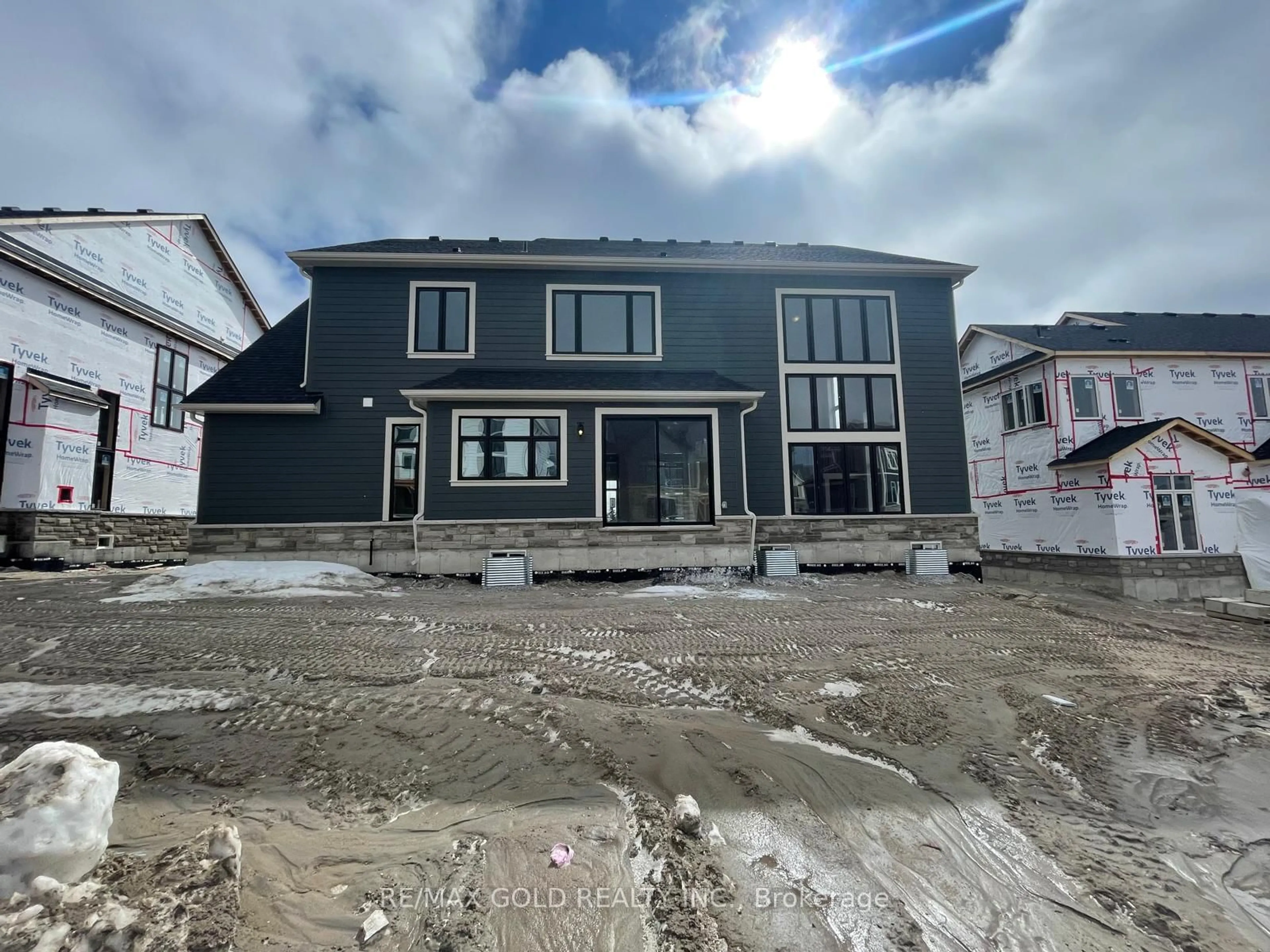 Home with vinyl exterior material, building for 44 Pearsall Pl, Oro-Medonte Ontario L0L 2L0