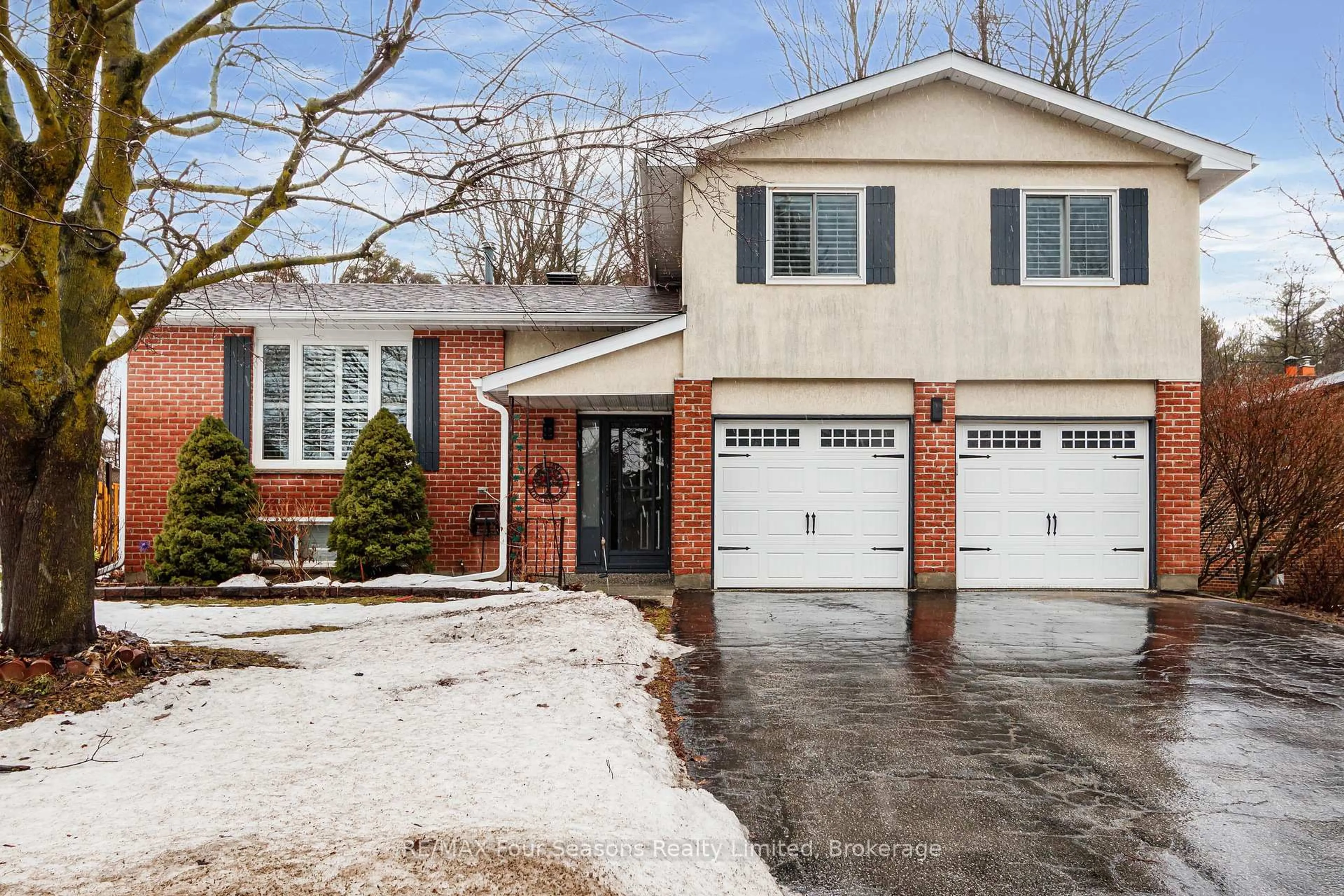 Home with brick exterior material, street for 218 Datas Dr, Clearview Ontario L0M 1S0