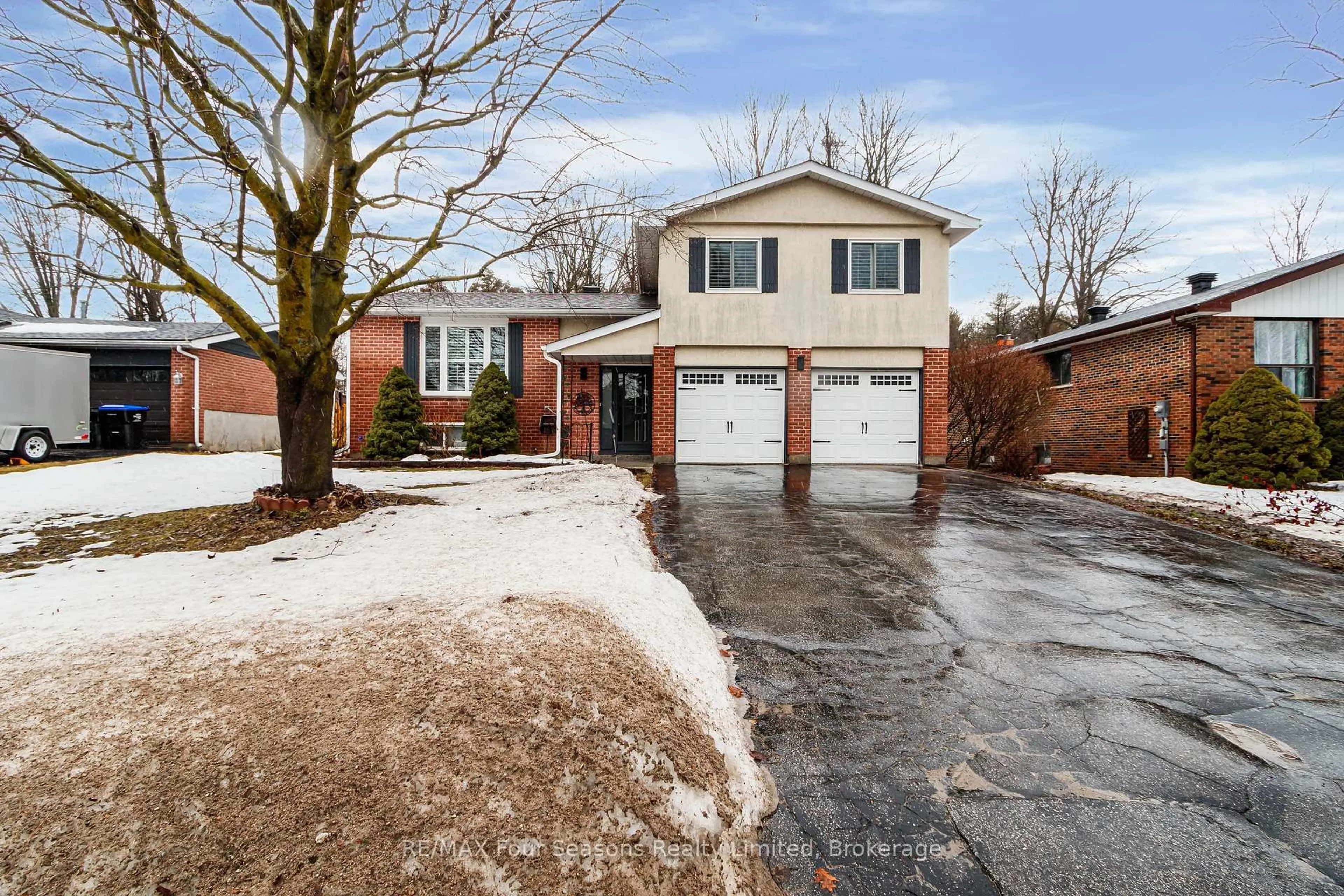 Home with brick exterior material, street for 218 Datas Dr, Clearview Ontario L0M 1S0