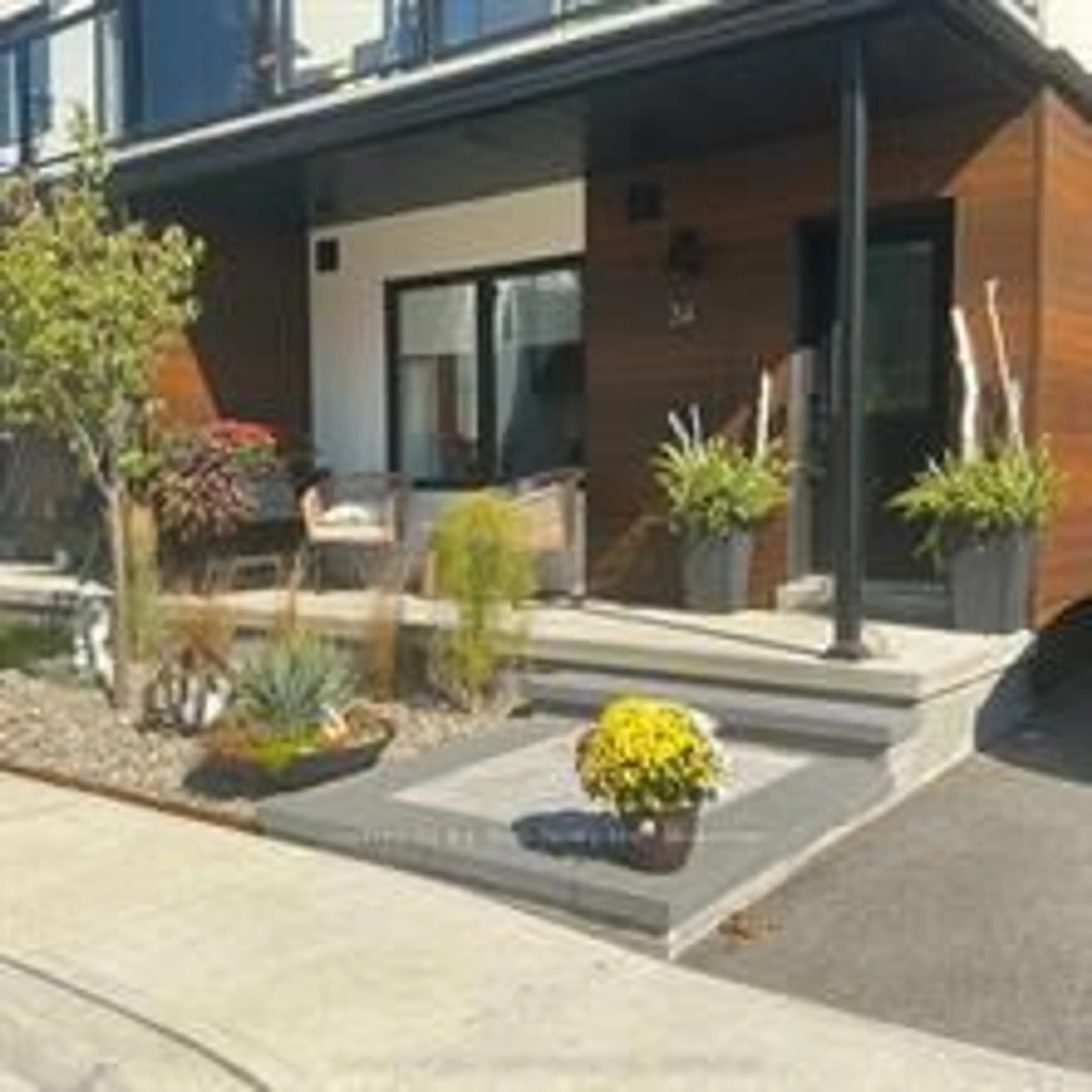 Patio, street for 34 Ruby Cres, Orillia Ontario L3V 8M3