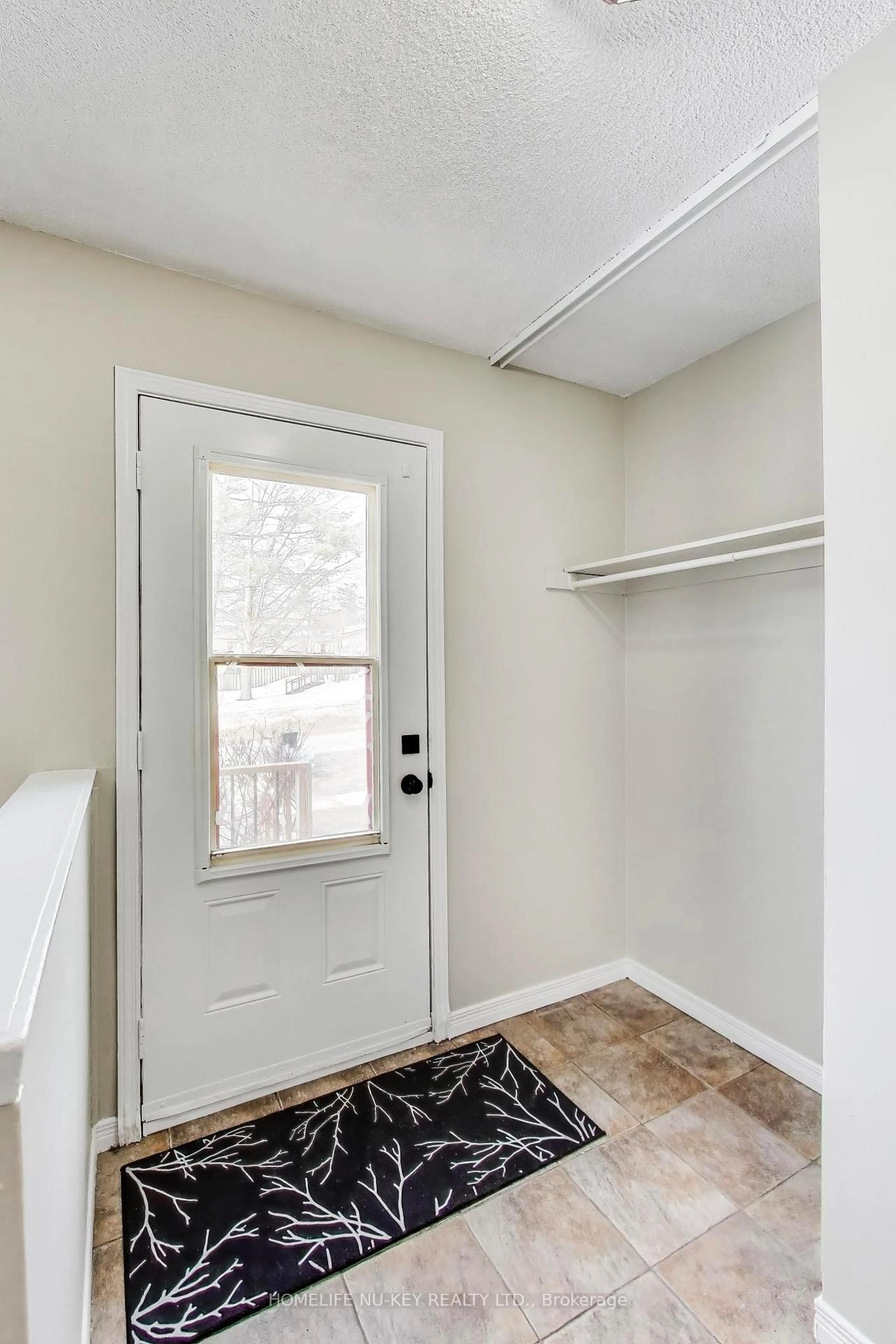 Indoor entryway for 77 Frost Tr, Barrie Ontario L4N 4Z8