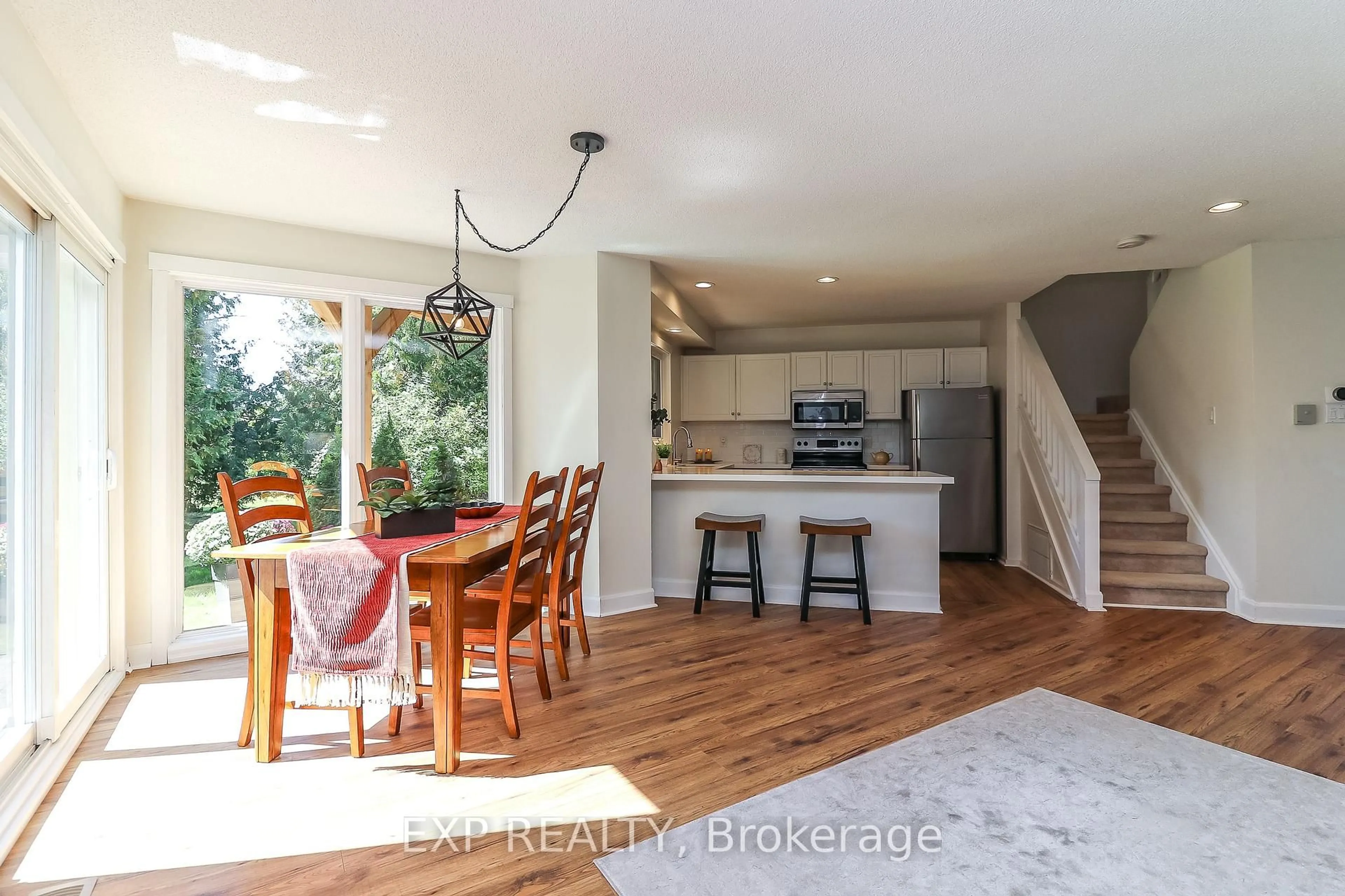 Open concept kitchen, wood/laminate floor for 133 Fairway Cres #38, Collingwood Ontario L9Y 5B4