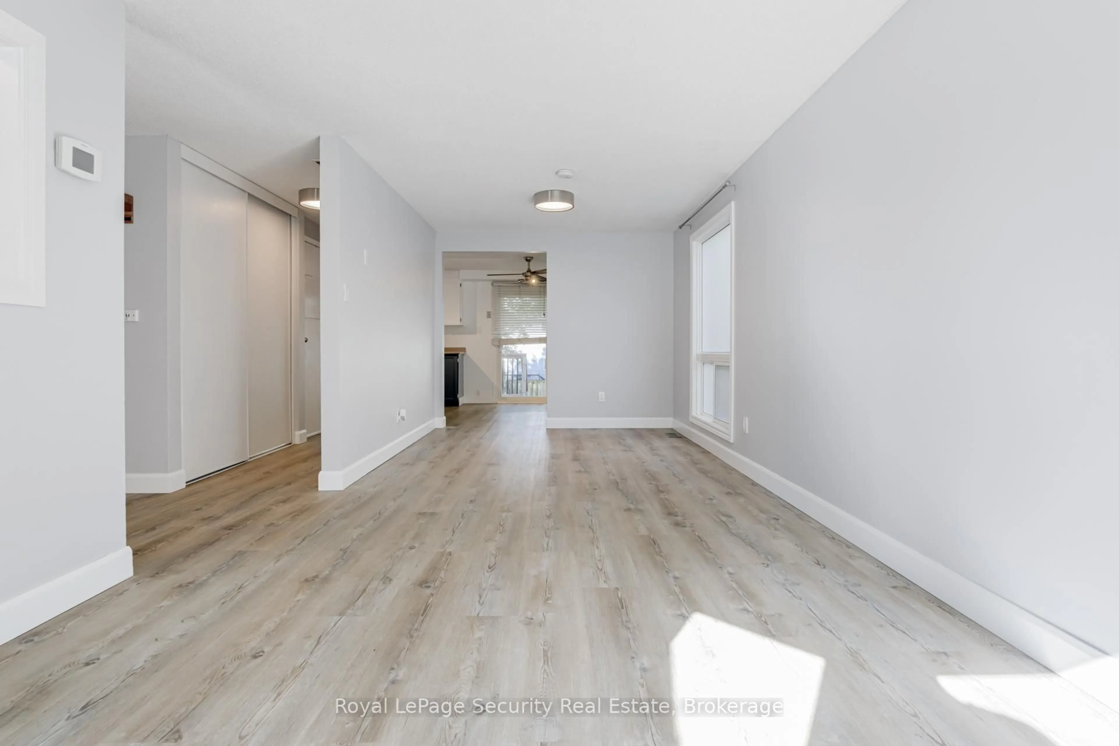 A pic of a room for 32 Wilson Crt, Barrie Ontario L4N 5K8