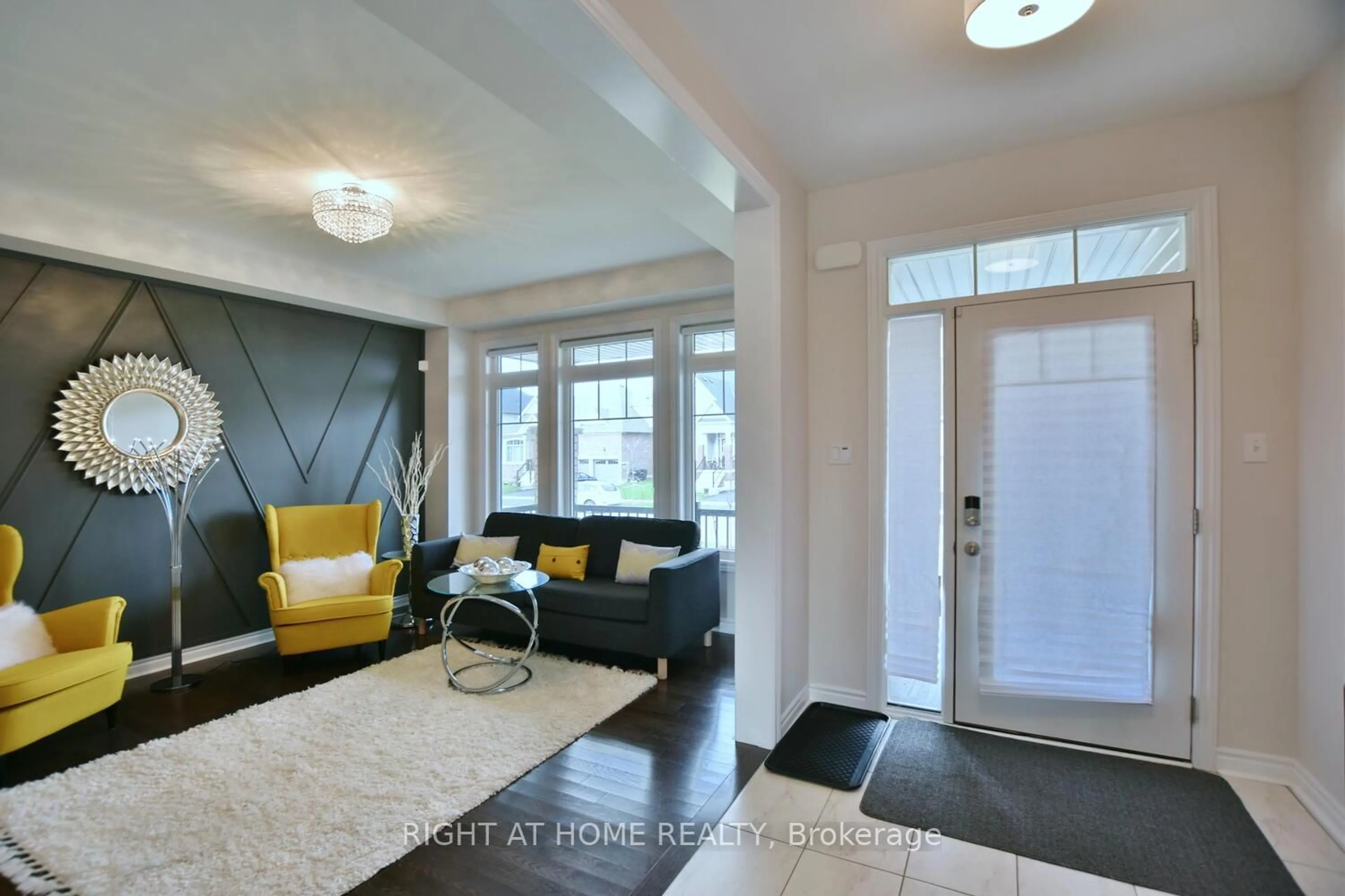 Indoor entryway for 94 KIRBY Ave, Collingwood Ontario L9Y 4B6