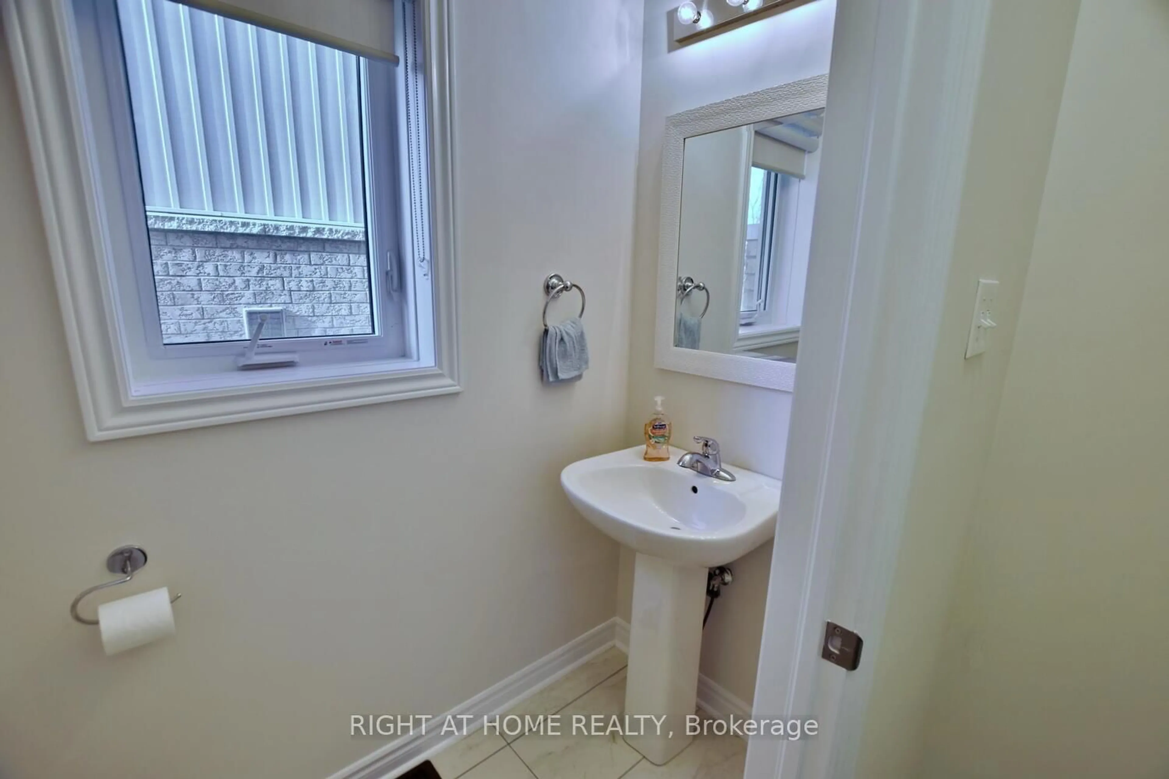 Standard bathroom, ceramic/tile floor for 94 KIRBY Ave, Collingwood Ontario L9Y 4B6