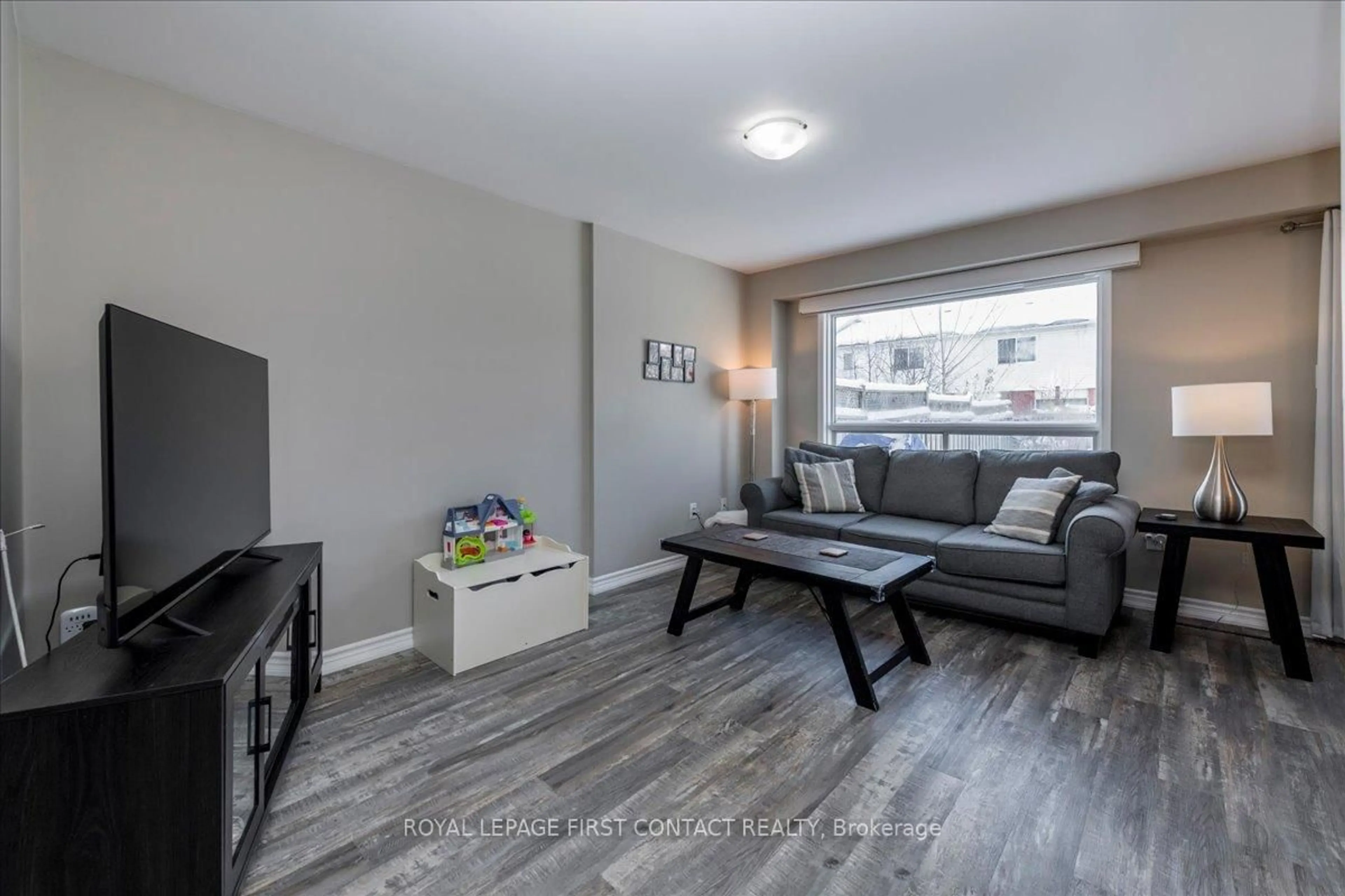 Living room with furniture, wood/laminate floor for 193 Pickett Cres, Barrie Ontario L4N 8C2