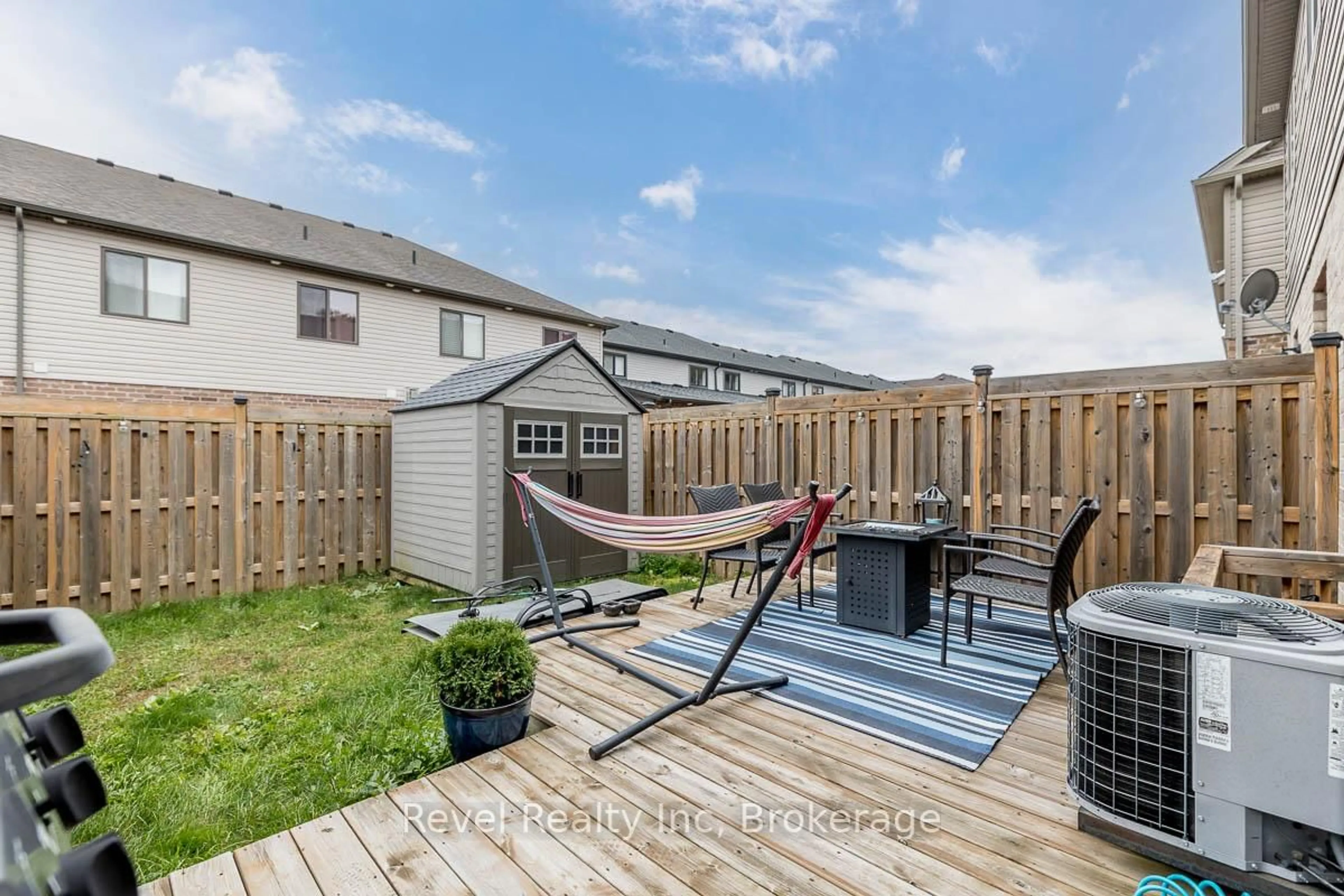 Patio, unknown for 983 Cook Dr, Midland Ontario L4R 0E4