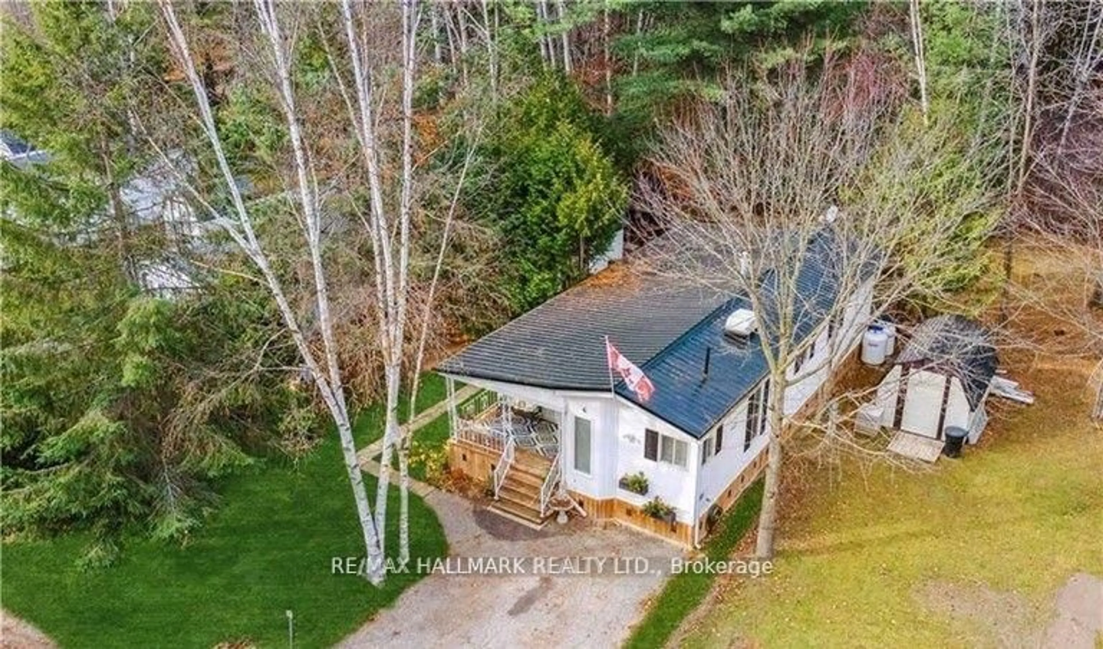 A pic from outside/outdoor area/front of a property/back of a property/a pic from drone, unknown for 6 Prince Charles Ave, Springwater Ontario L0L 1P0