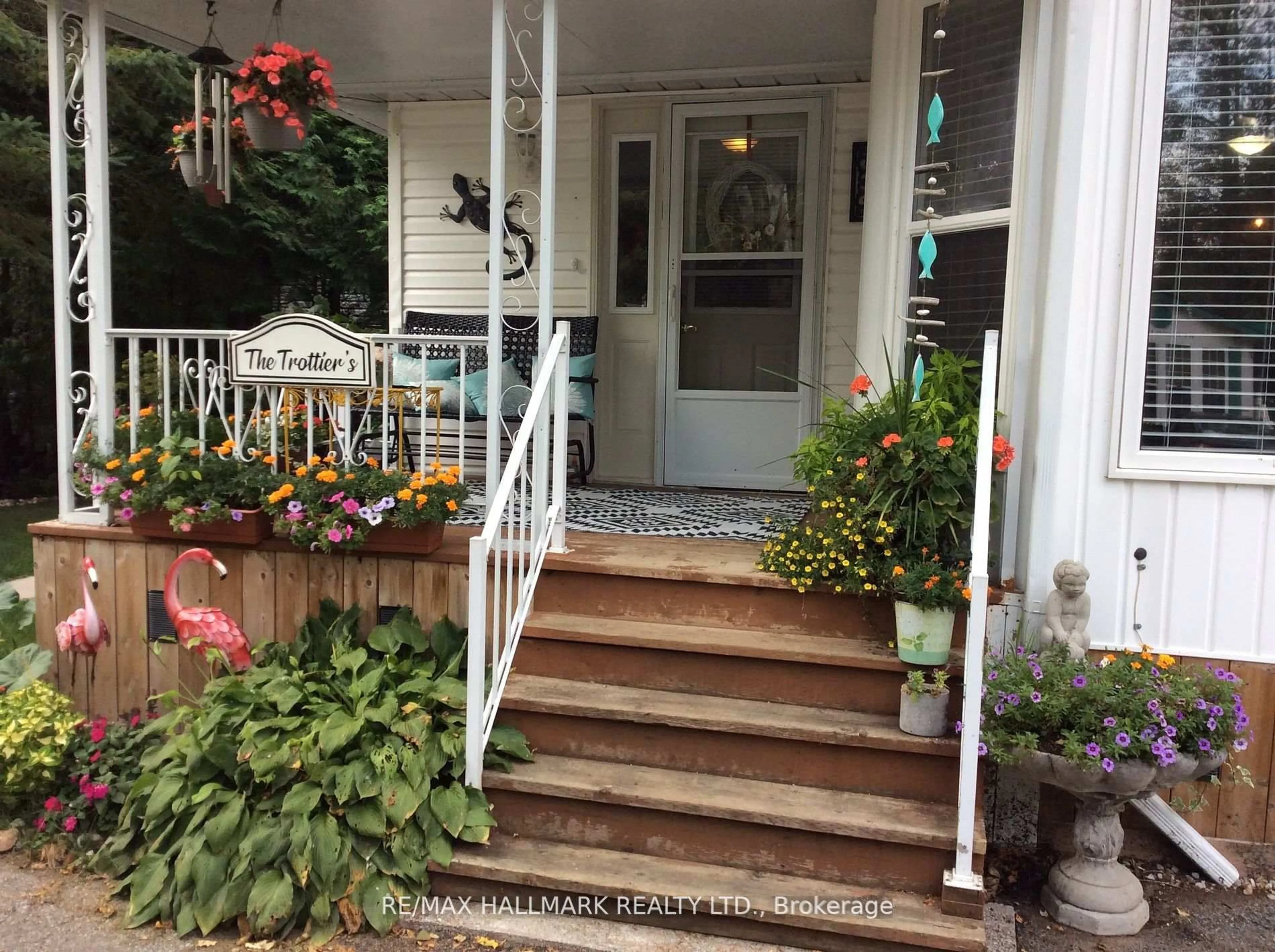 Indoor entryway for 6 Prince Charles Ave, Springwater Ontario L0L 1P0