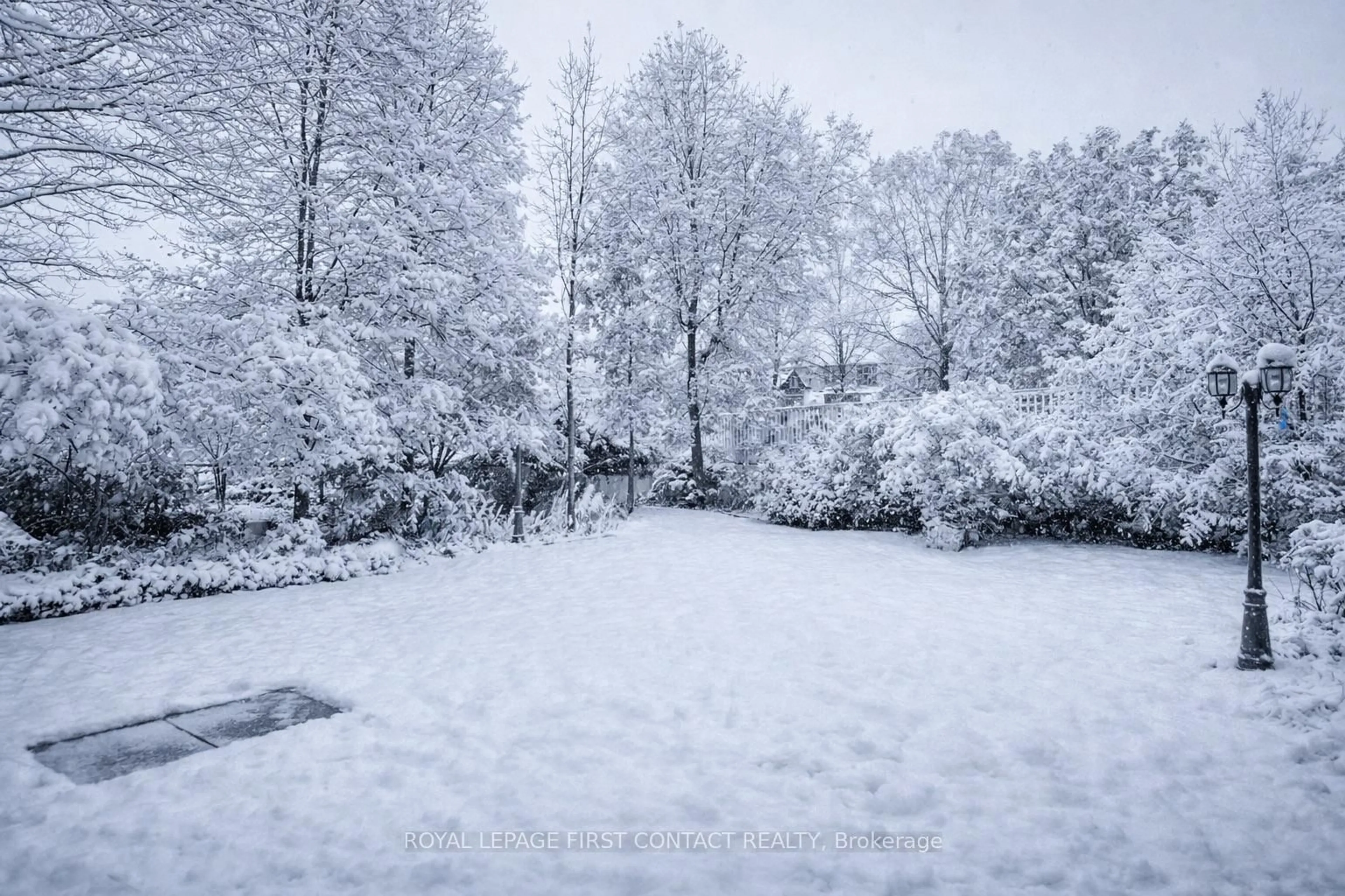 Blurry image for 25 Holgate St, Barrie Ontario L4N 2T6