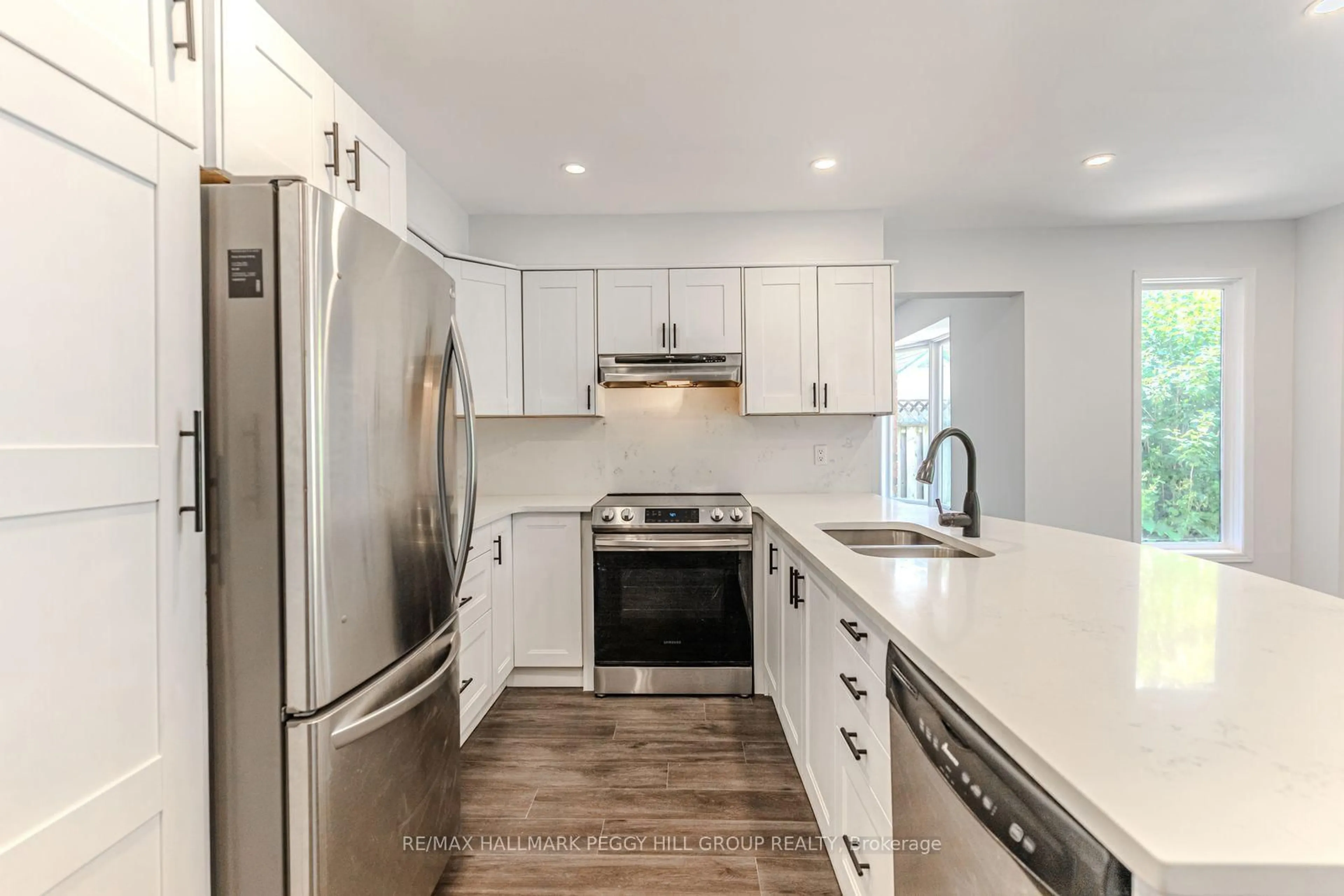 Open concept kitchen, ceramic/tile floor for 21 Autumn Lane, Barrie Ontario L4N 6G8