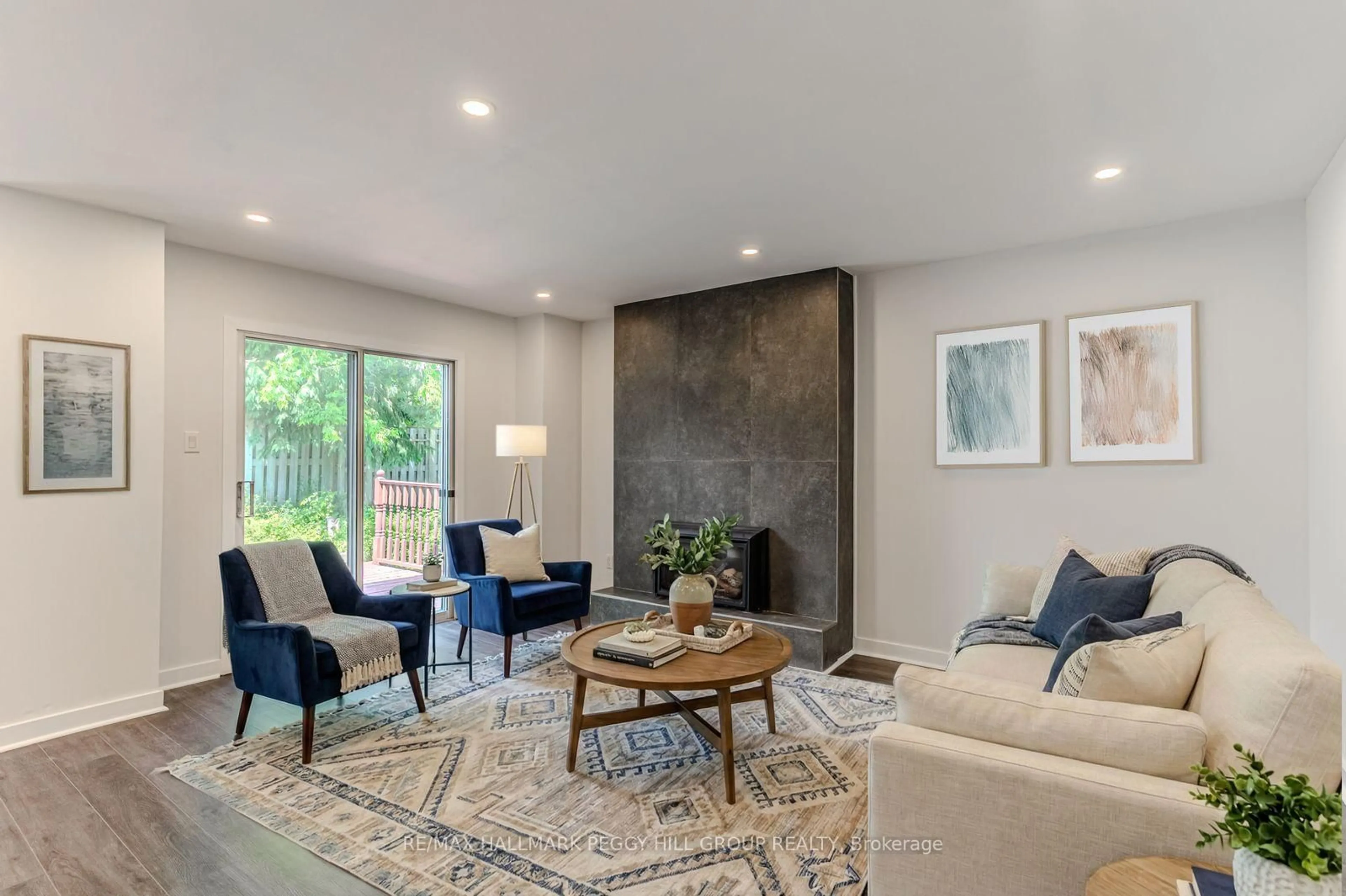 Living room with furniture, unknown for 21 Autumn Lane, Barrie Ontario L4N 6G8