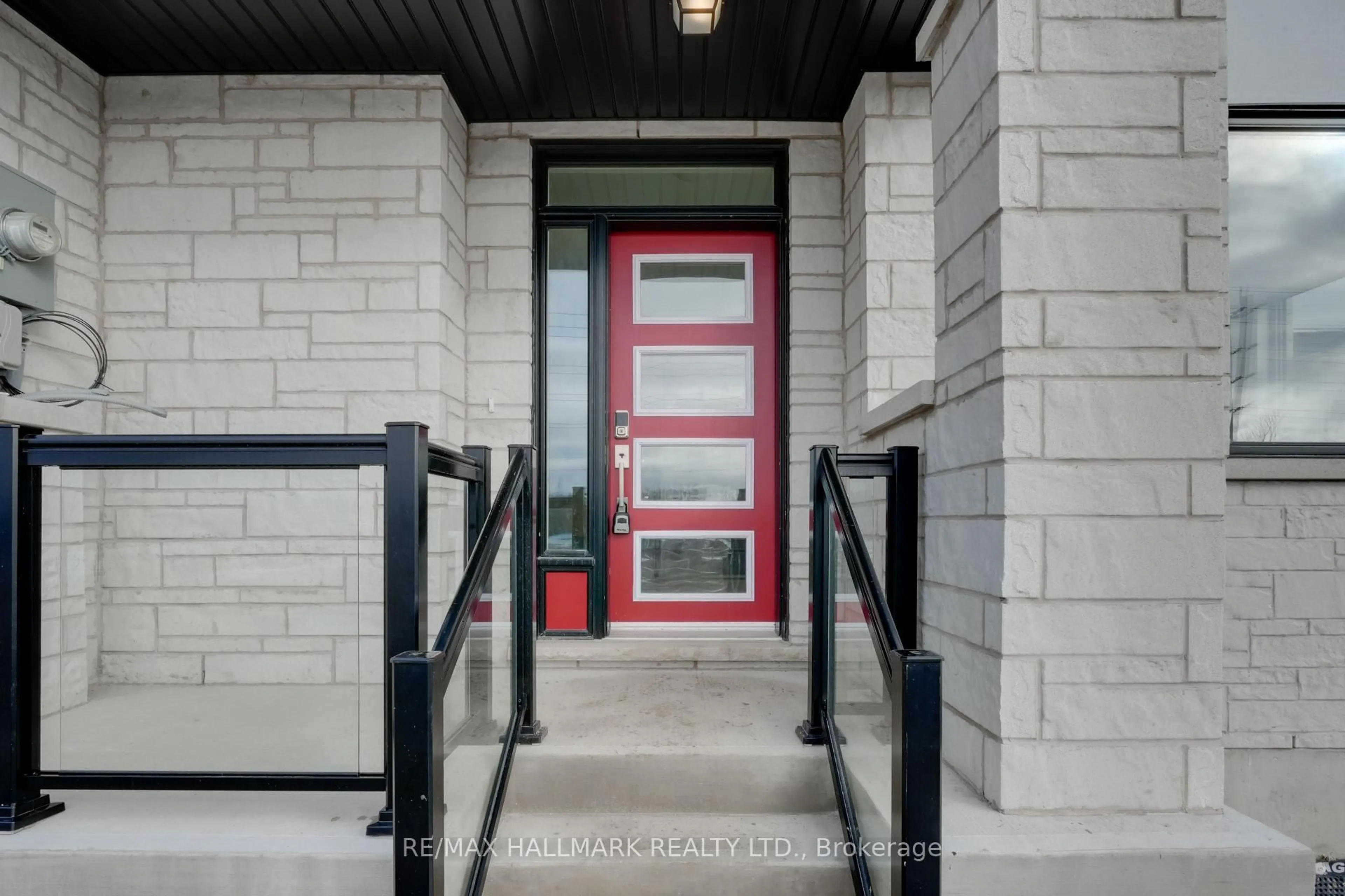 Indoor entryway for 96 Vinewood Cres, Barrie Ontario L9J 1B4