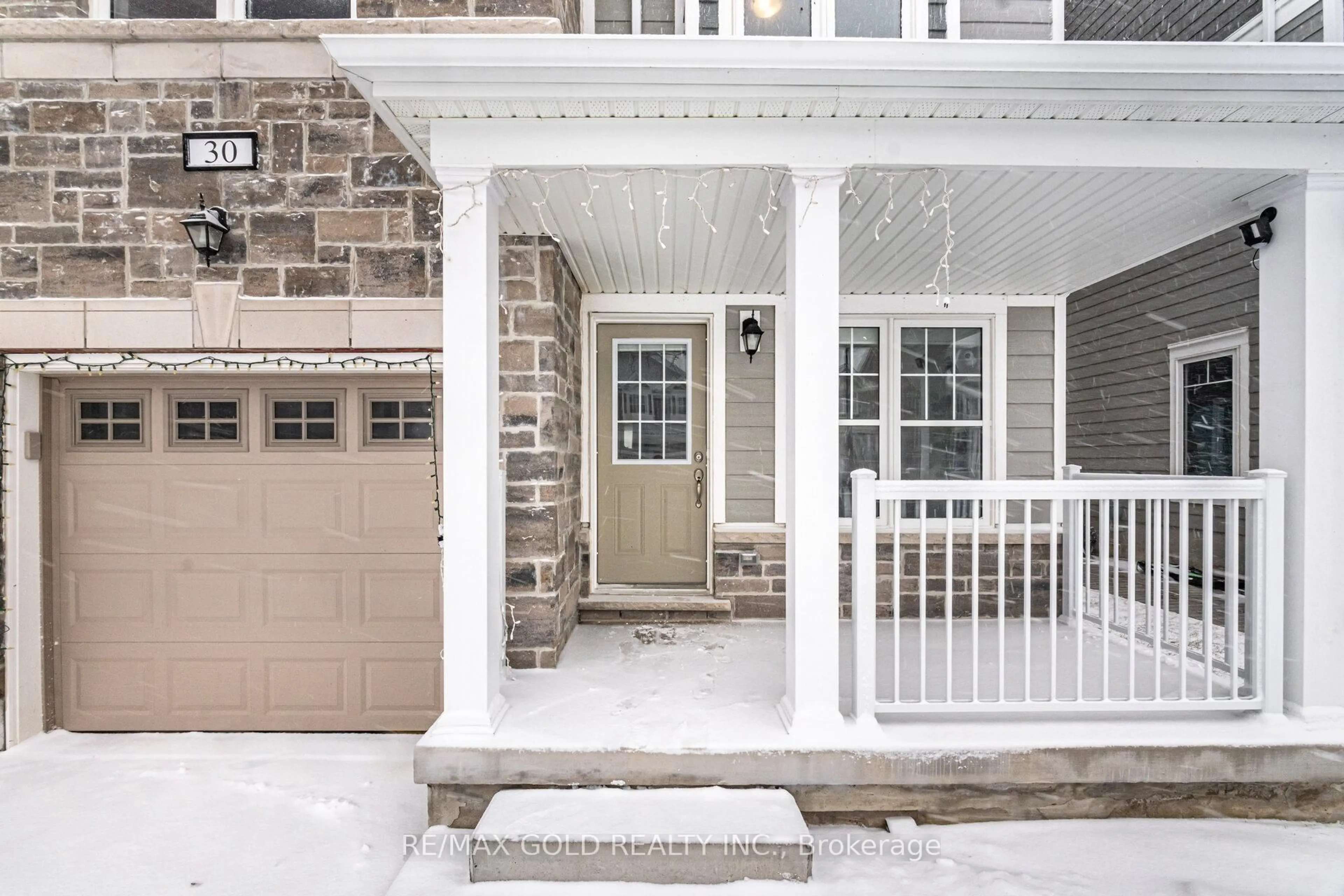 Indoor entryway for 30 Hills Thistle Dr, Wasaga Beach Ontario L9E 0J3