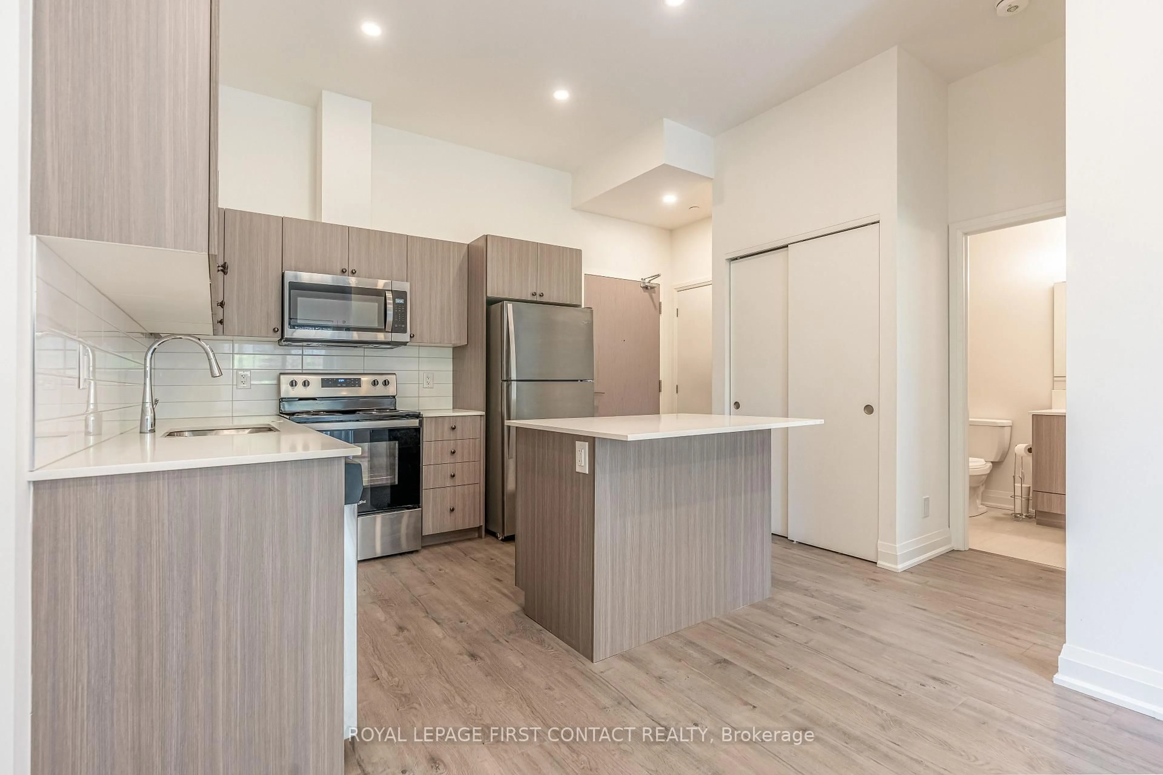 Open concept kitchen, unknown for 58 Lakeside Terr #106, Barrie Ontario L4M 0L5