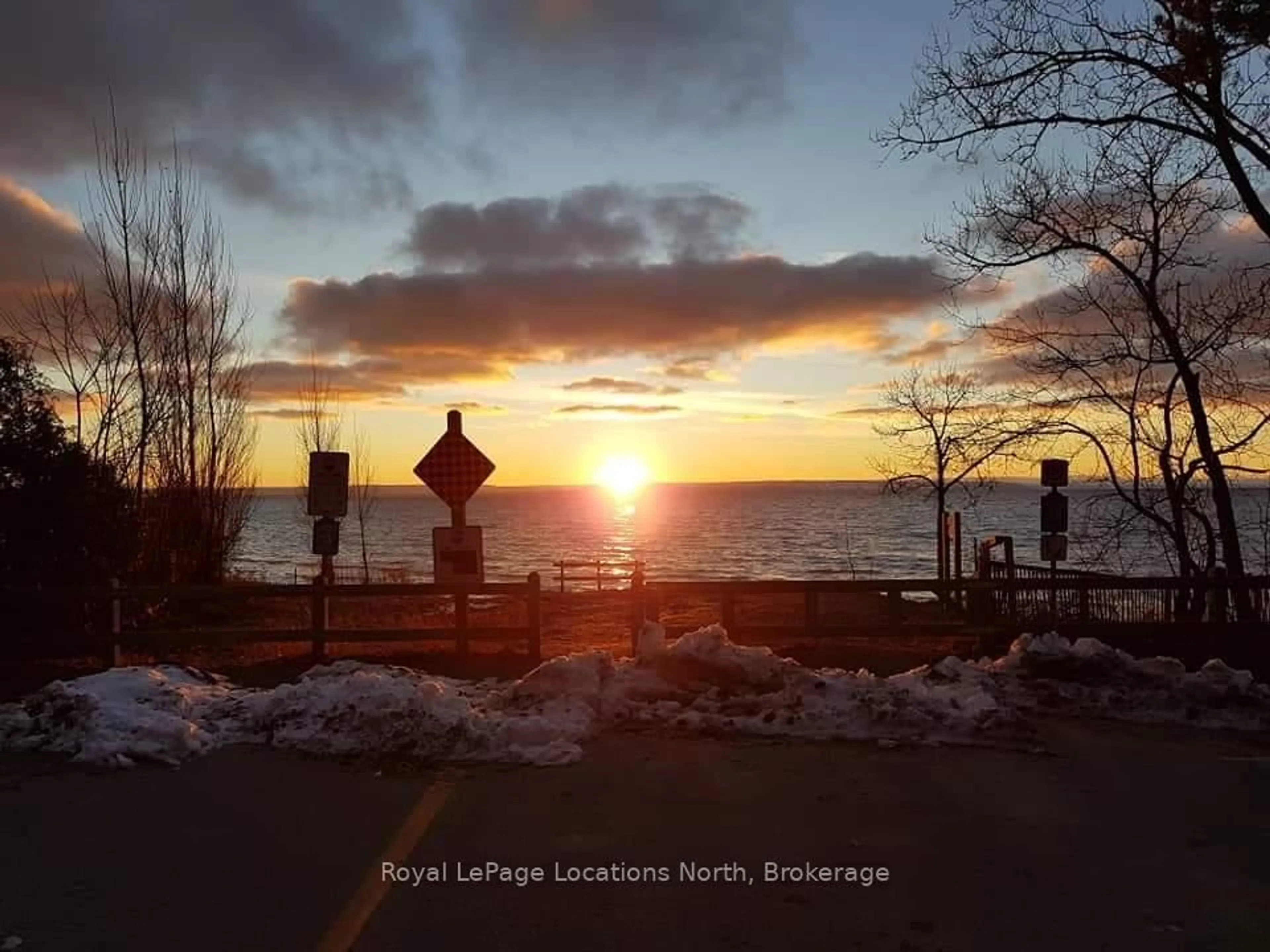 Blurry image for 47 Balsam St, Tiny Ontario L0L 1P0