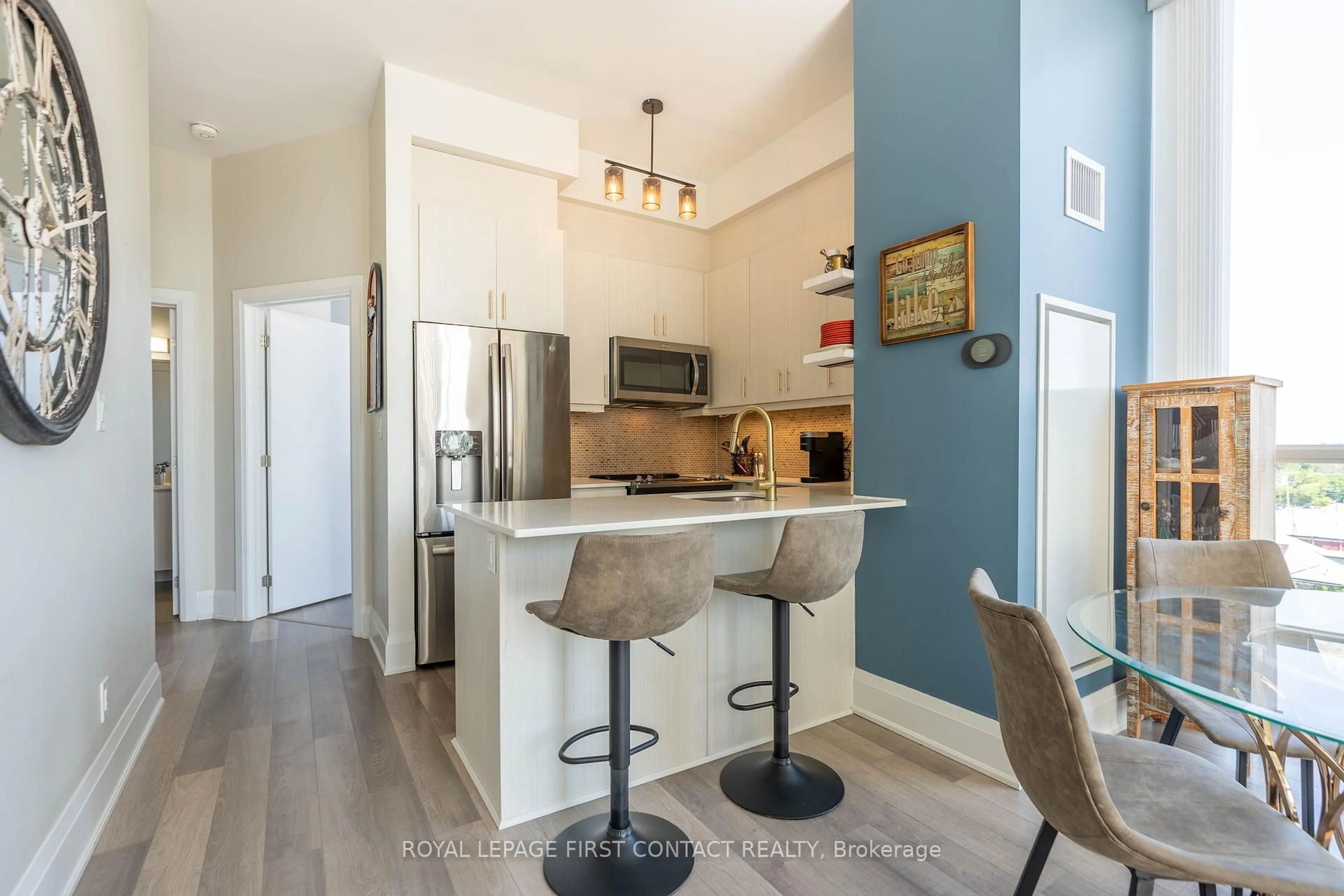 Open concept kitchen, unknown for 111 WORSLEY St #PH5, Barrie Ontario L4M 0J5