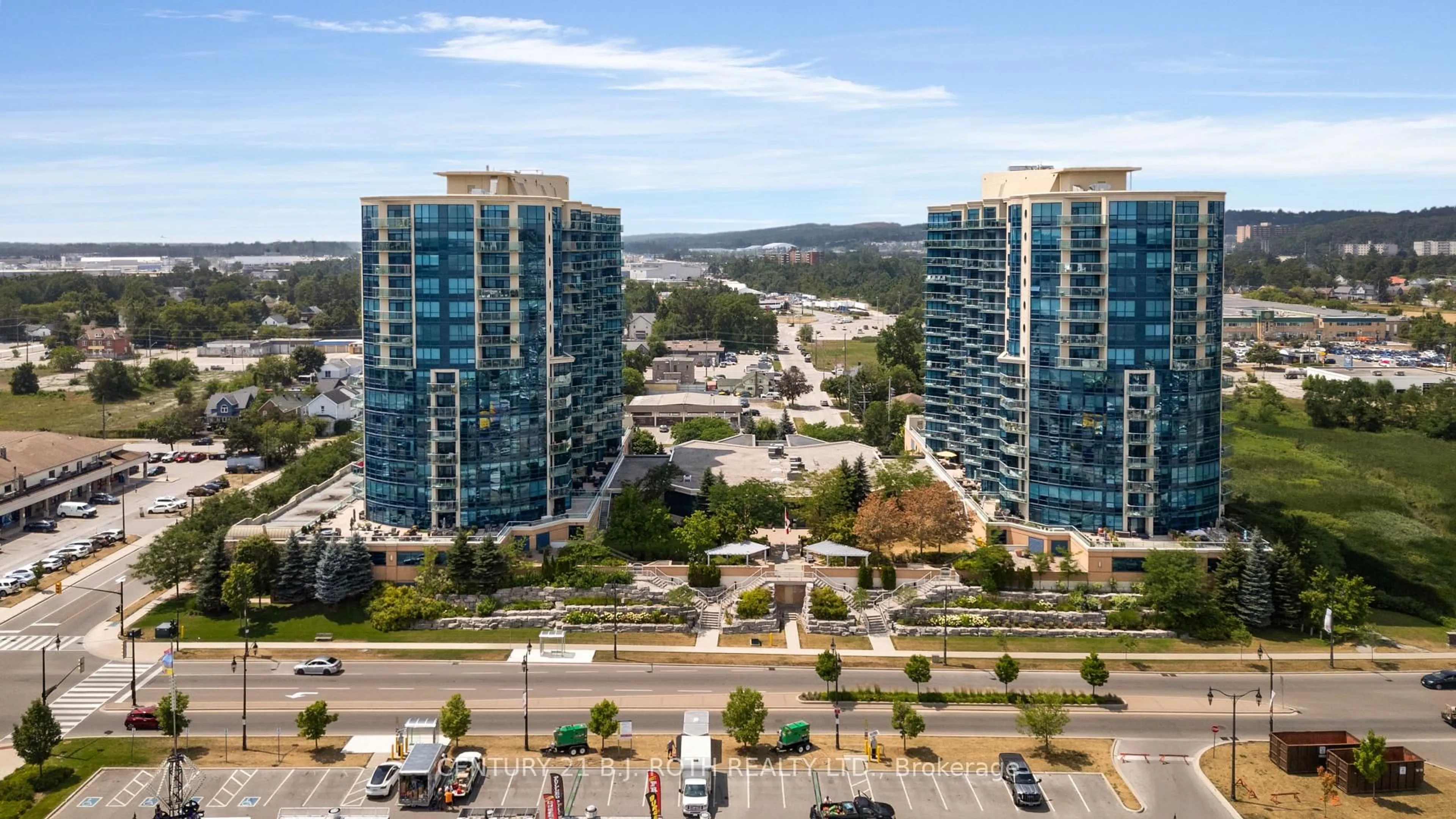 A pic from outside/outdoor area/front of a property/back of a property/a pic from drone, city buildings view from balcony for 37 Ellen St #PH09, Barrie Ontario L4N 6G2