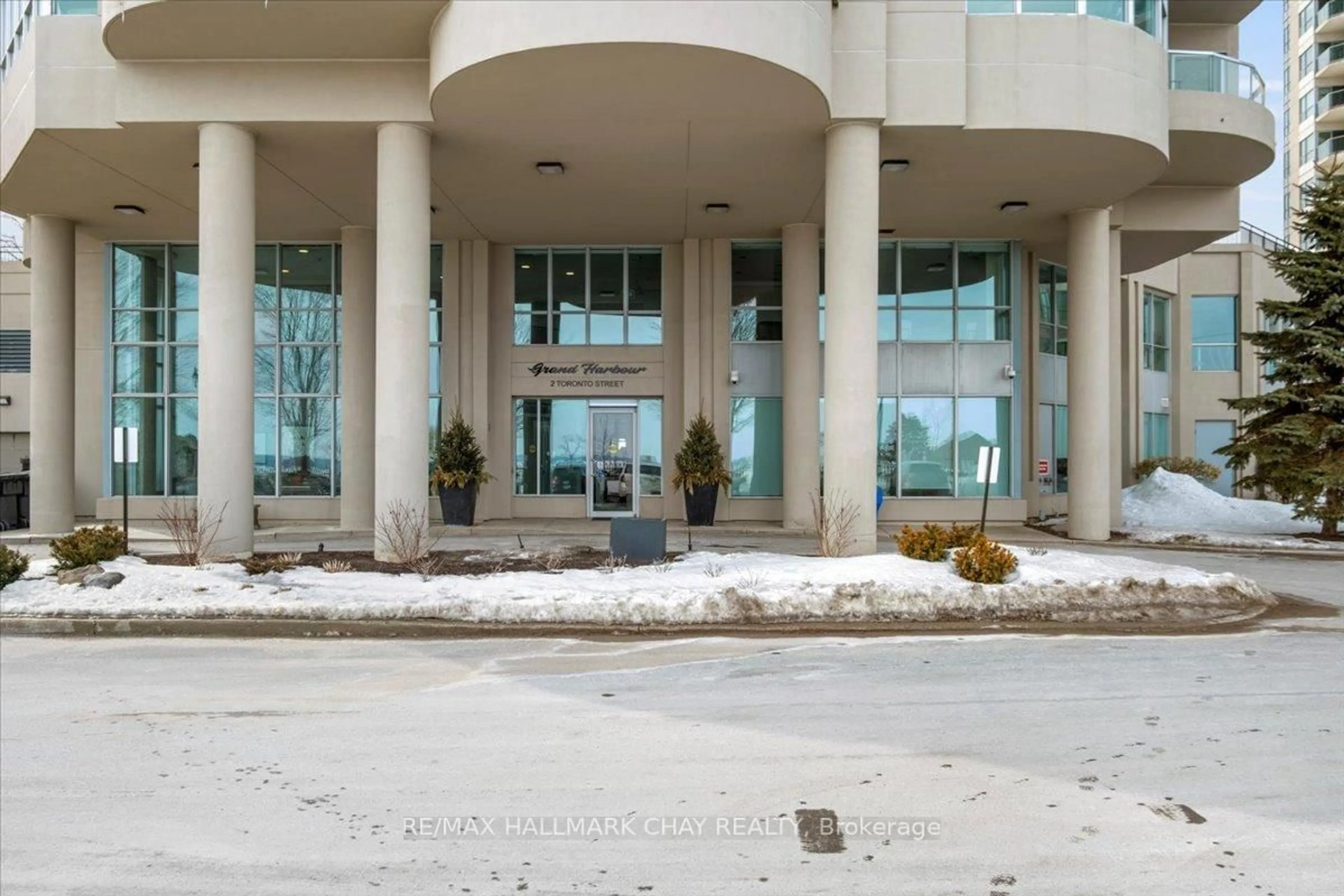 Indoor foyer for 2 Toronto St #903, Barrie Ontario L4N 9R2