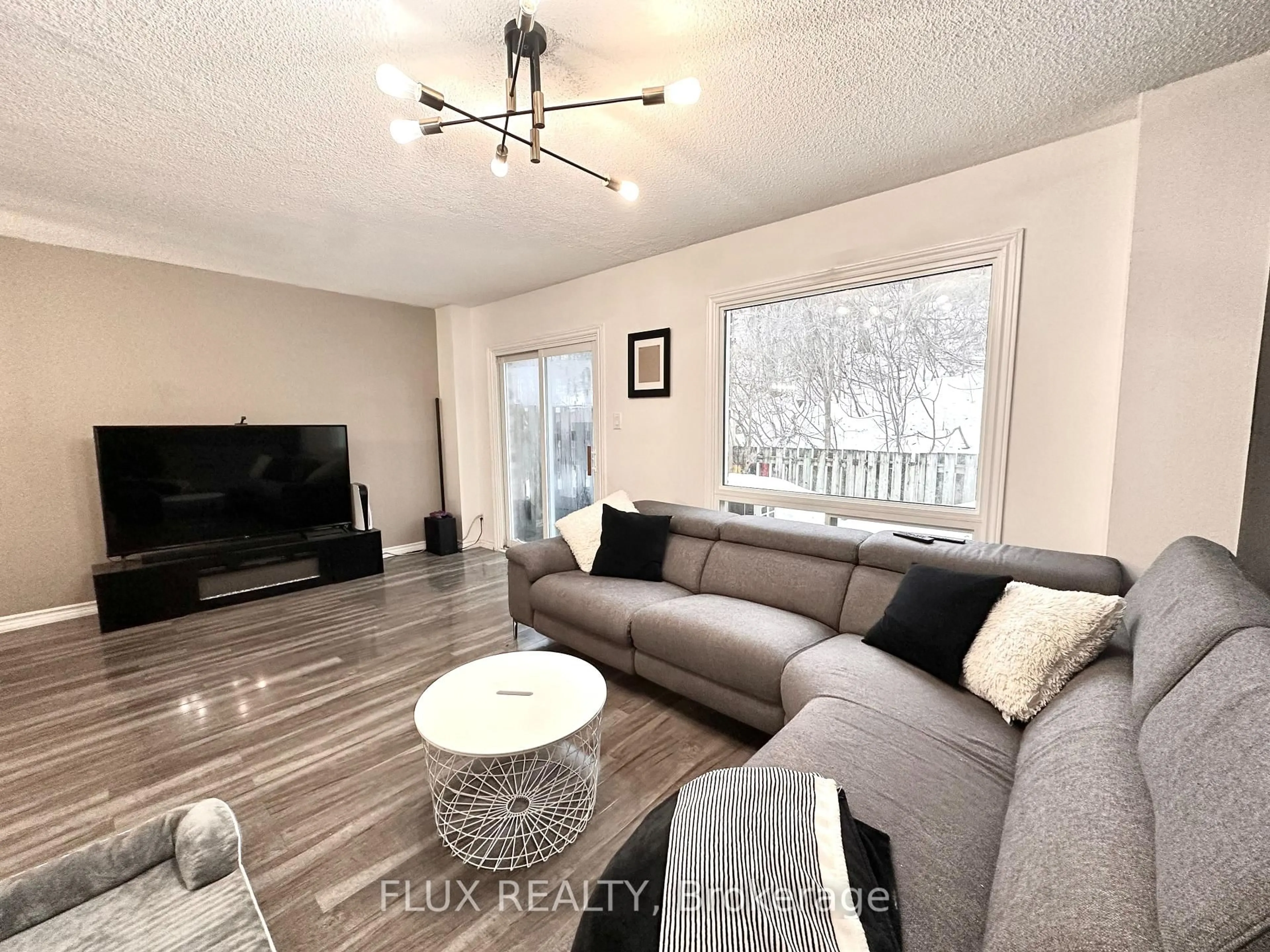 Living room with furniture, wood/laminate floor for 52 Adelaide St #32, Barrie Ontario L4N 3T5
