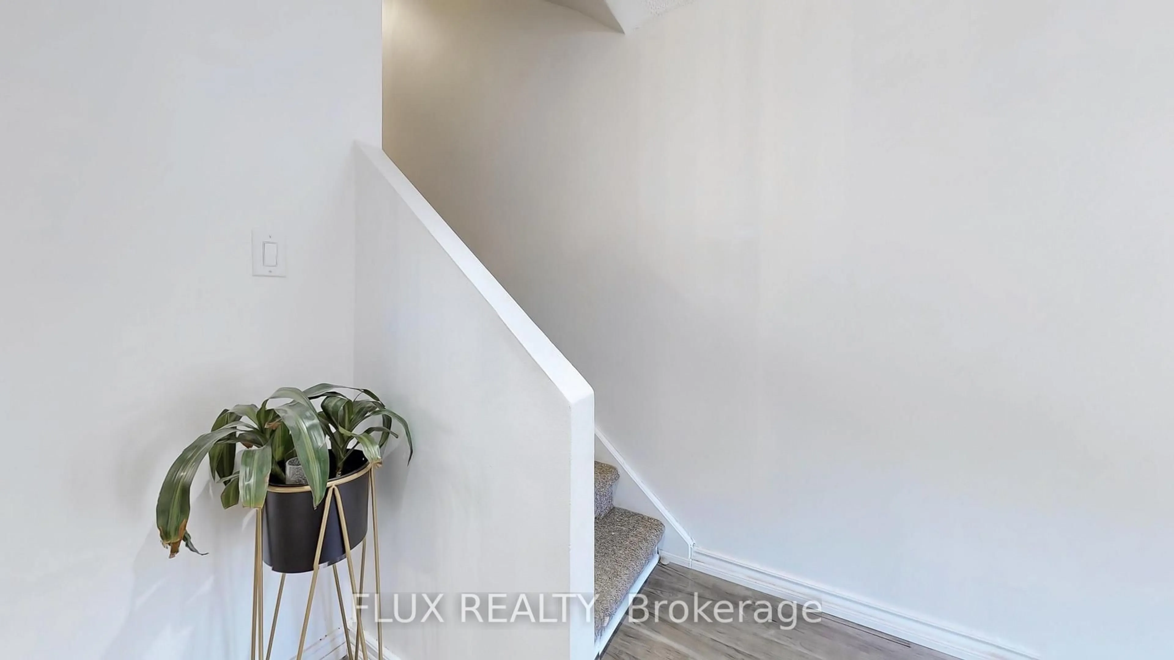 Unknown for 52 Adelaide St #32, Barrie Ontario L4N 3T5