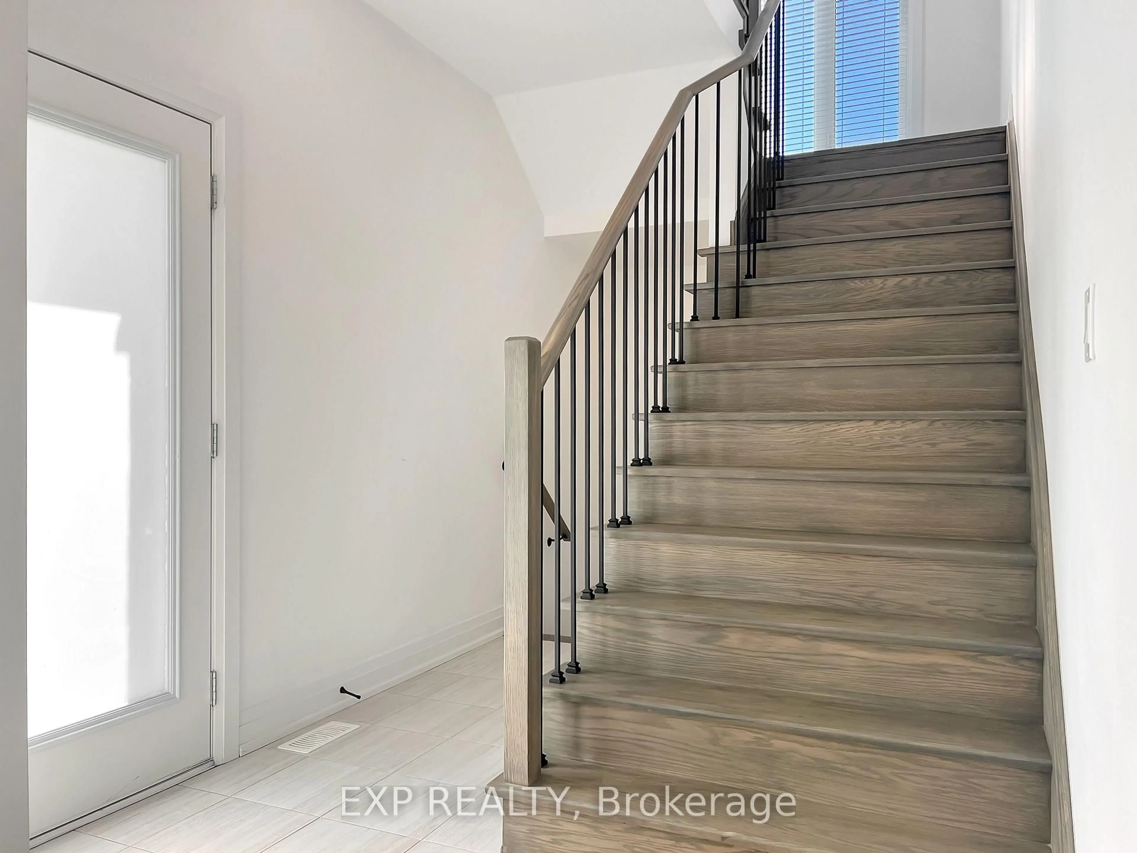 Stairs for 2 Haven Lane, Barrie Ontario L9J 0M4