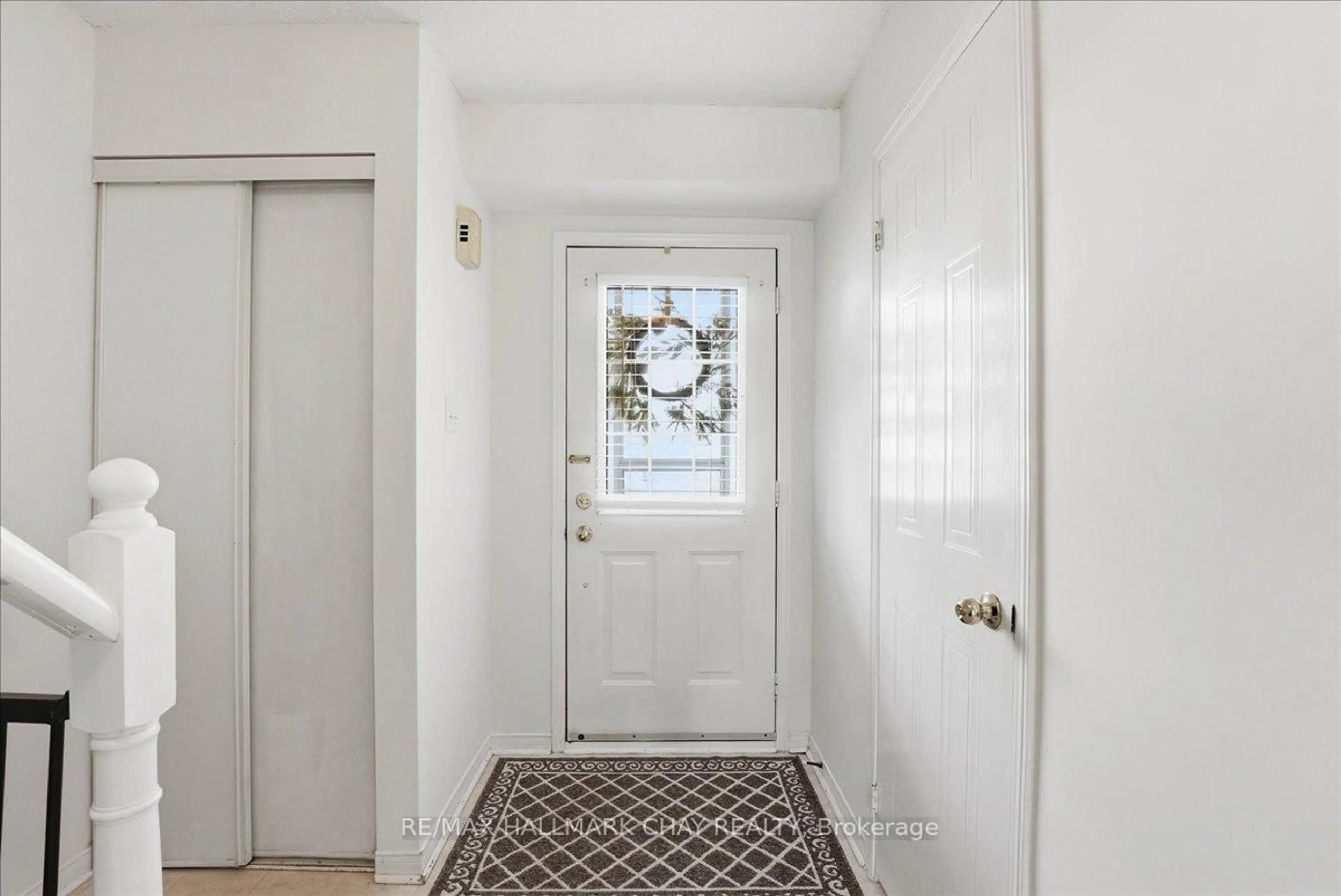 Indoor entryway for 120 D'ambrosio Dr #26, Barrie Ontario L4N 7W3