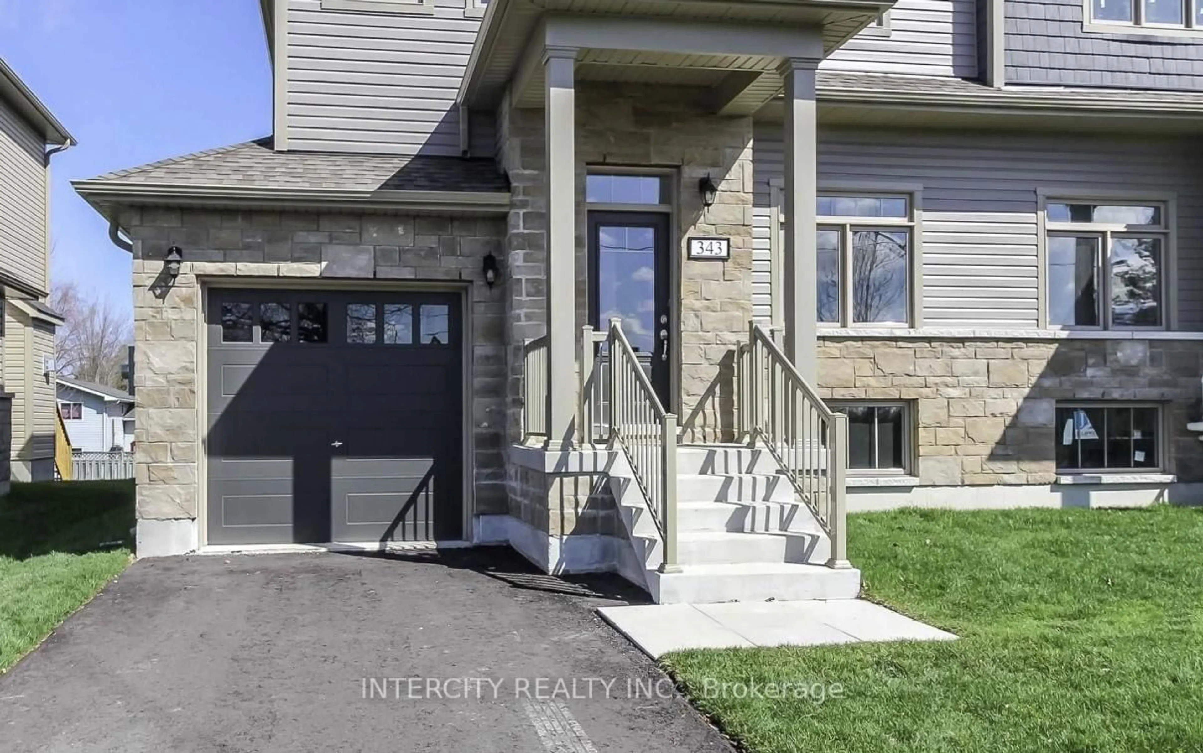 Indoor entryway for 343 Quebec St, Clearview Ontario L0M 1S0