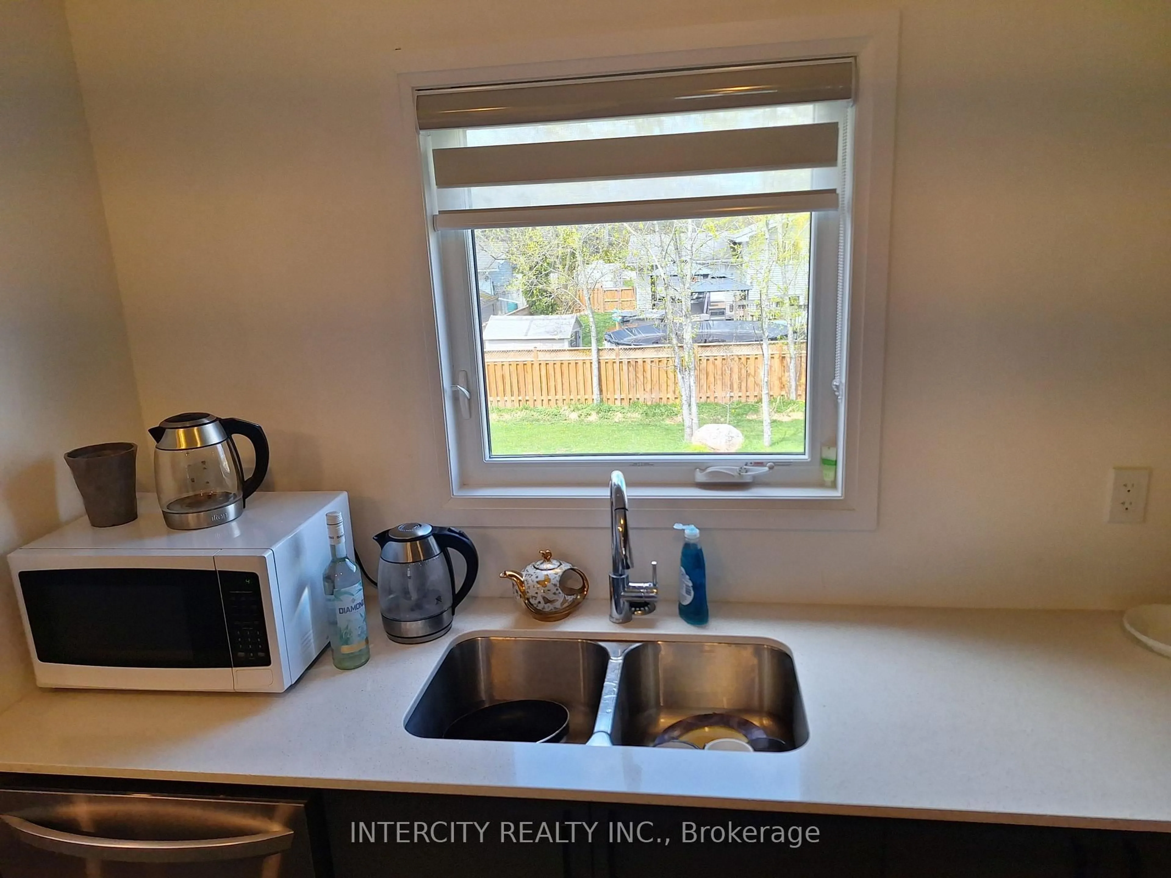 Standard kitchen, unknown for 343 Quebec St, Clearview Ontario L0M 1S0