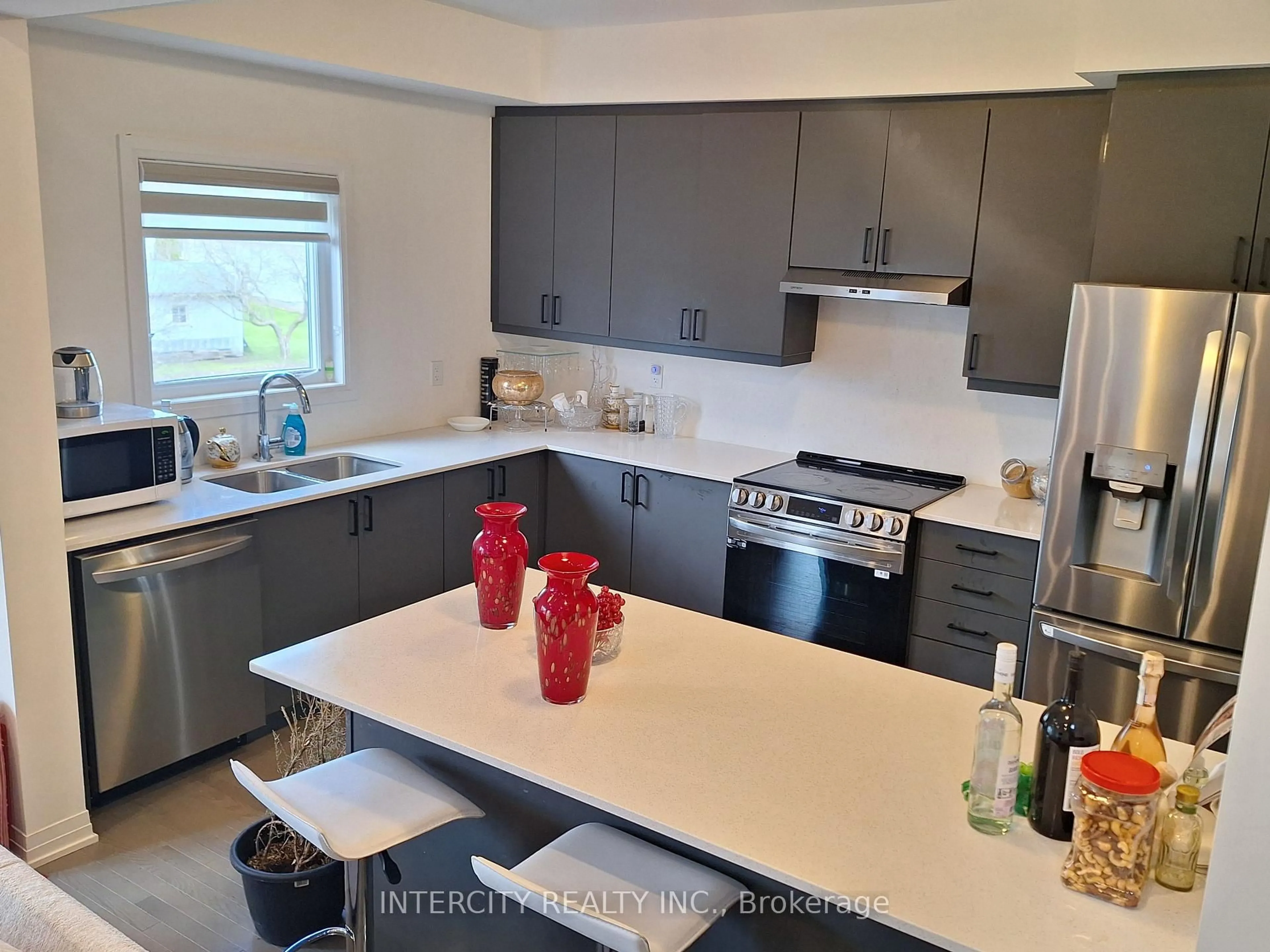 Open concept kitchen, unknown for 343 Quebec St, Clearview Ontario L0M 1S0