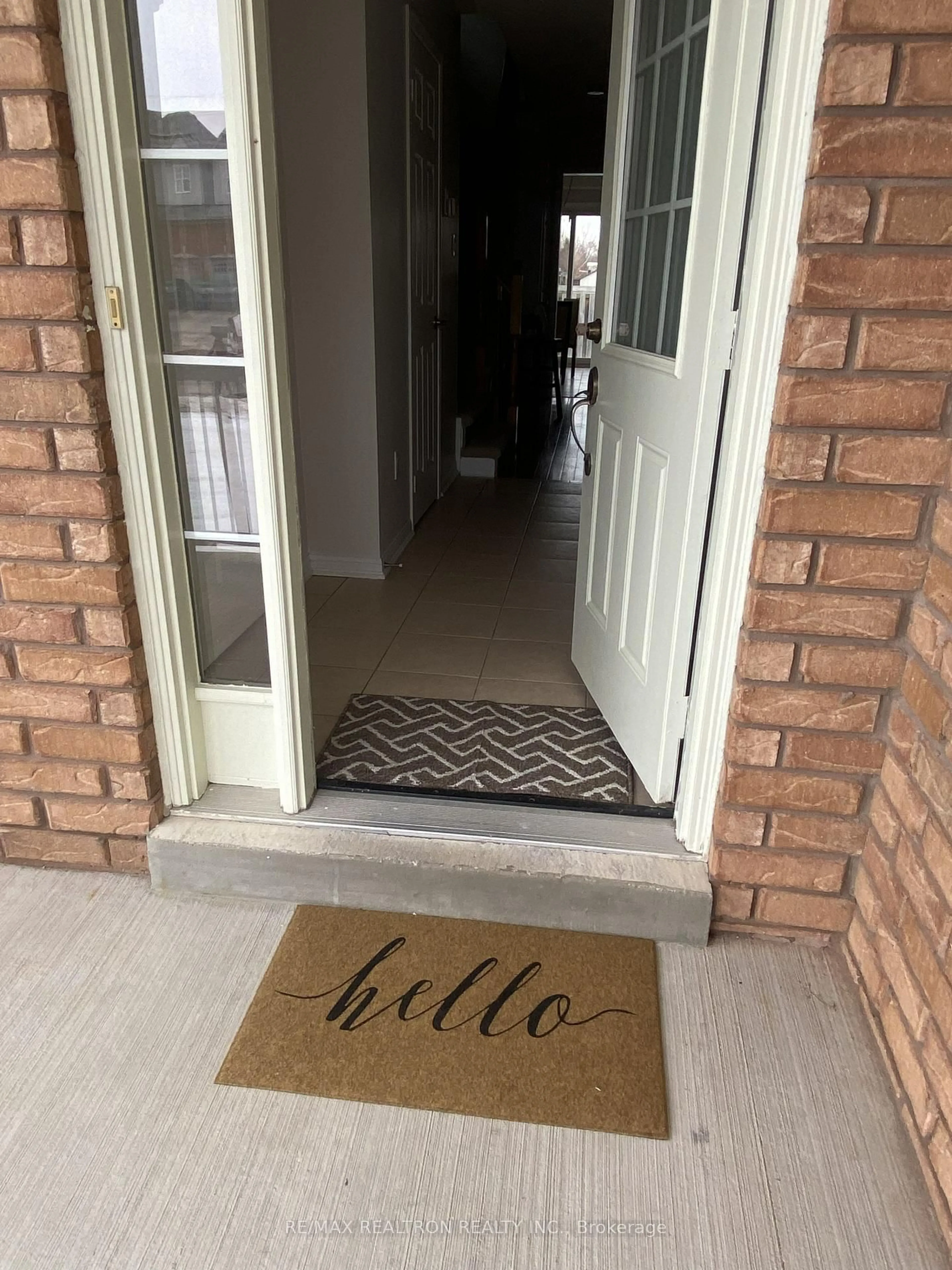 Indoor entryway for 70 Commonwealth Rd, Barrie Ontario L4M 0C9