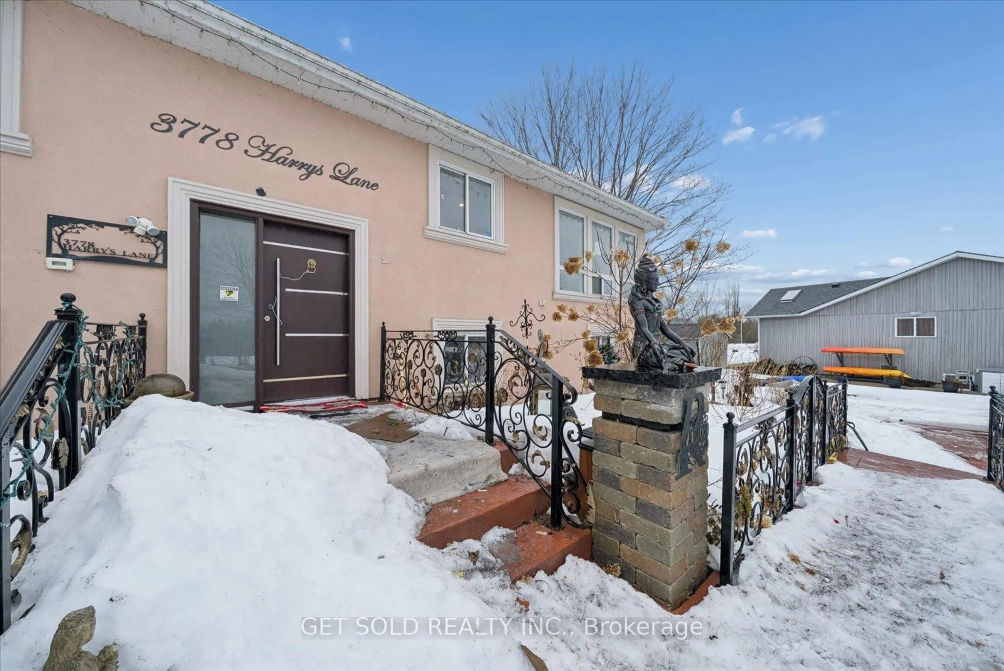 Indoor entryway for 3778 Harrys Lane, Ramara Ontario L3V 0L1