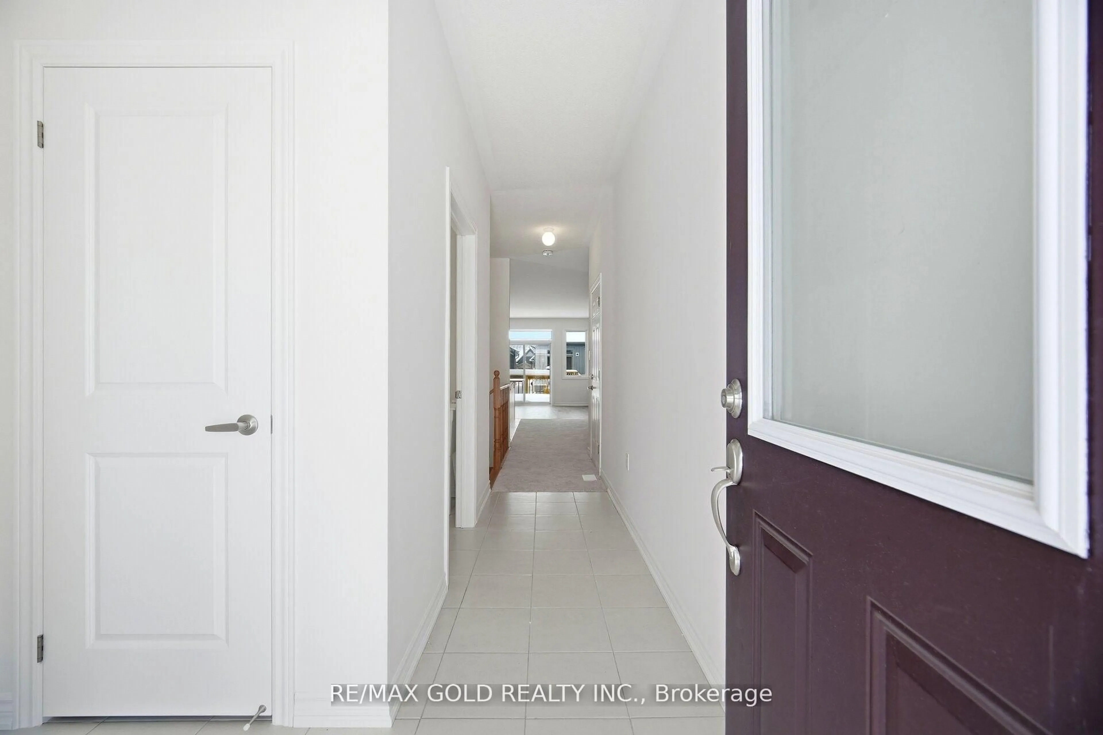 Indoor entryway for 251 Wilcox Dr, Clearview Ontario L0M 1S0