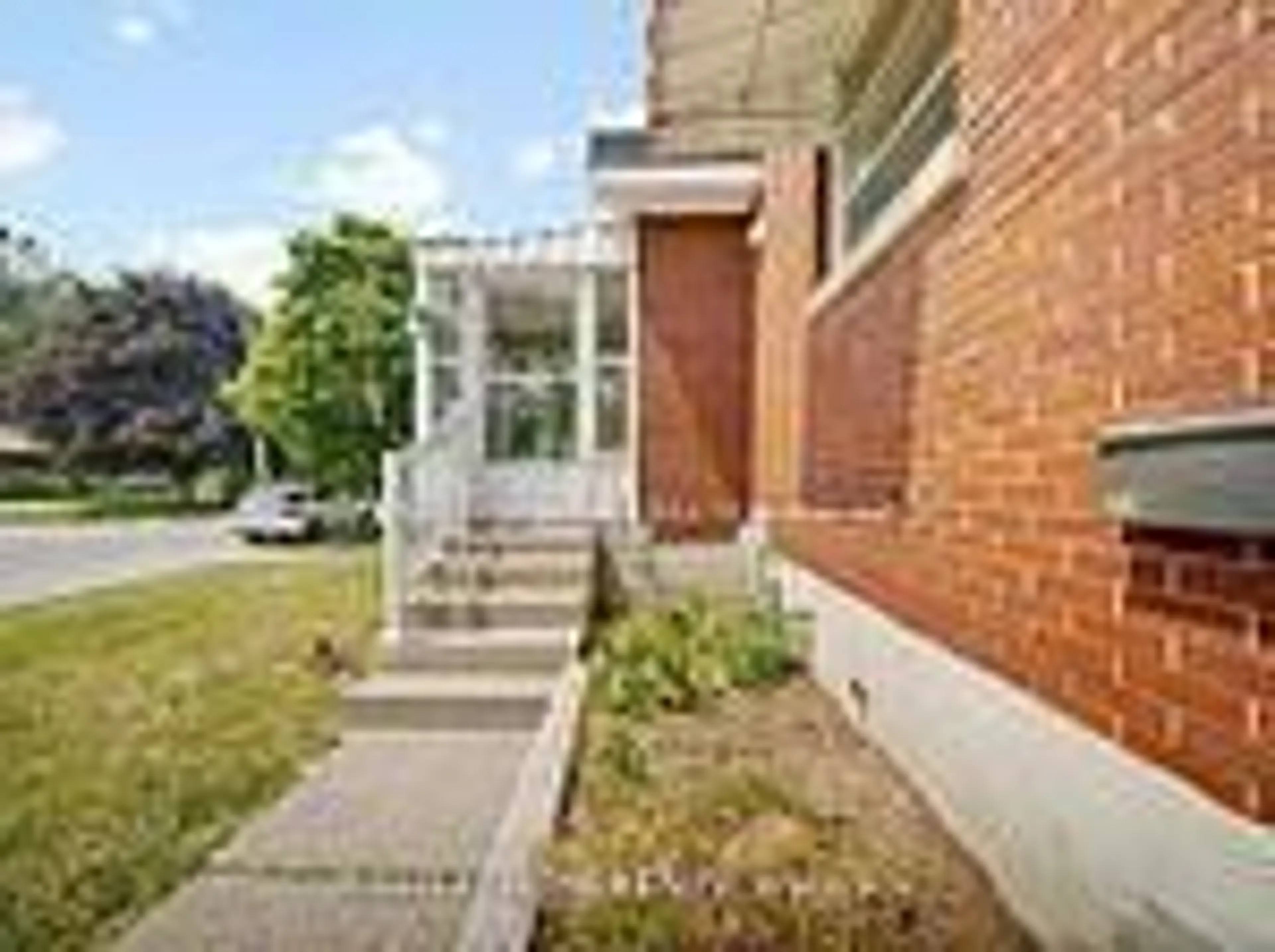 Home with brick exterior material, street for 21 Thomson St, Barrie Ontario L4N 1X4