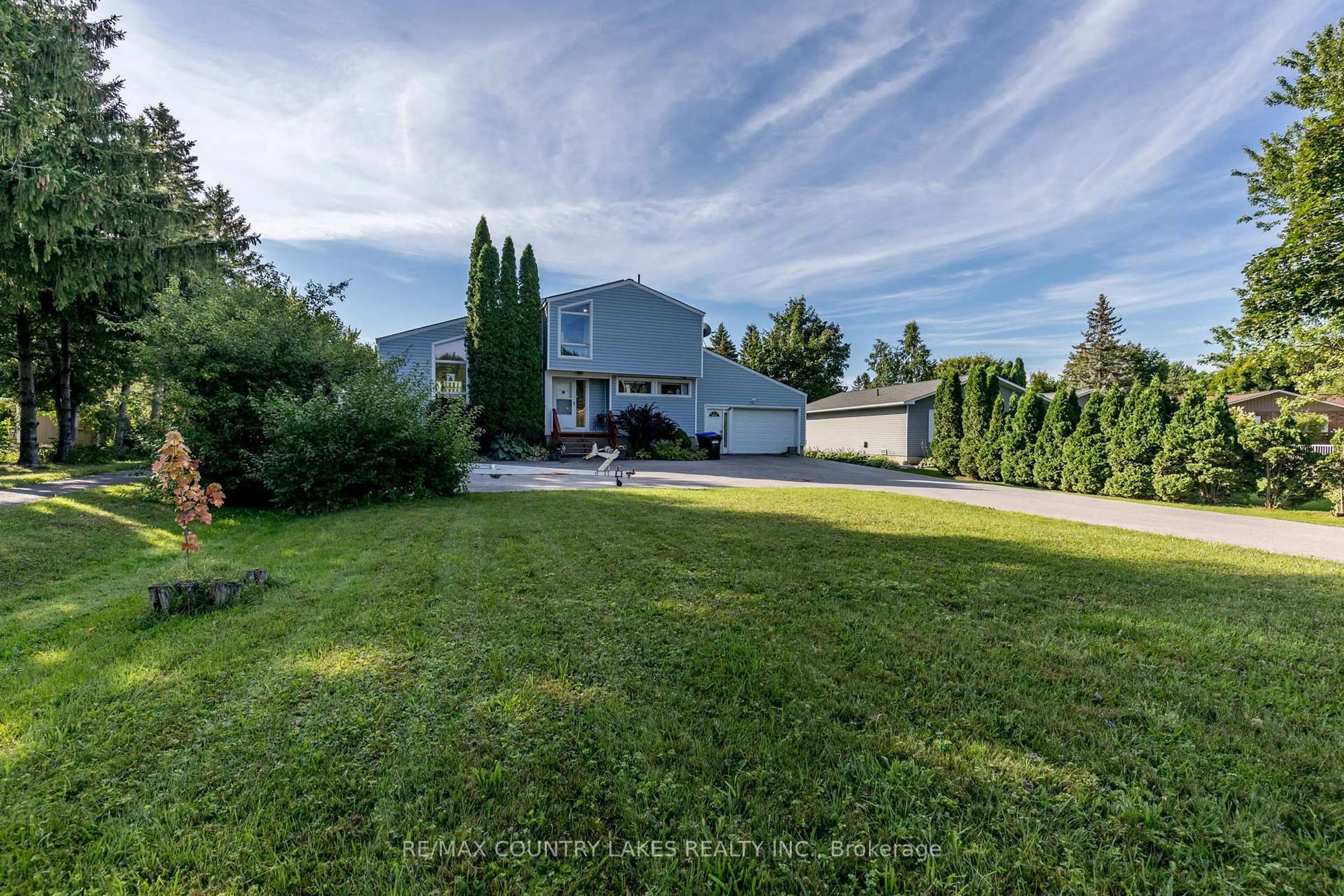 A pic from outside/outdoor area/front of a property/back of a property/a pic from drone, mountain view for 52 Turtle Path, Ramara Ontario L0K 1B0