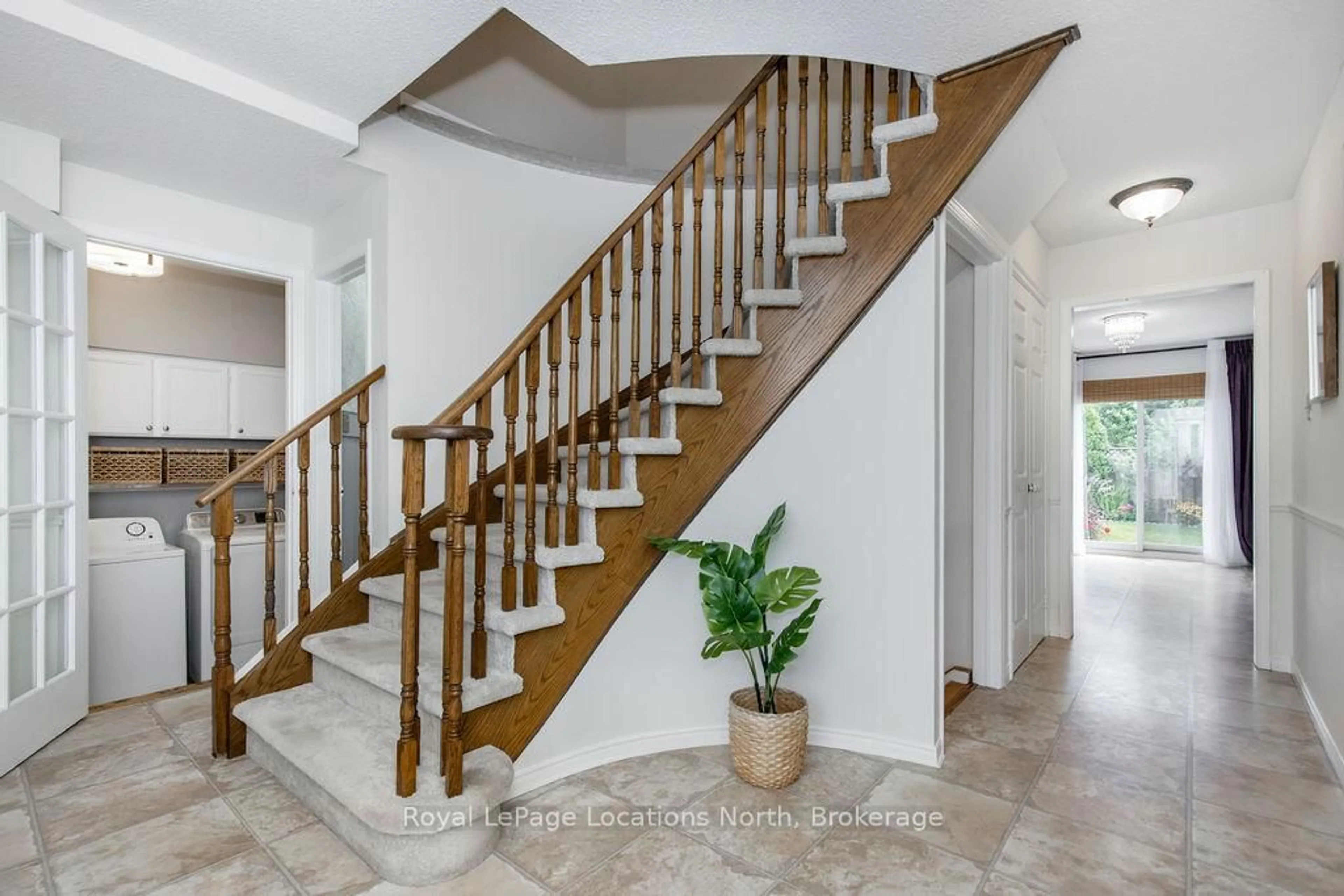 Stairs for 10 BARWICK Dr, Barrie Ontario L4N 6Z7