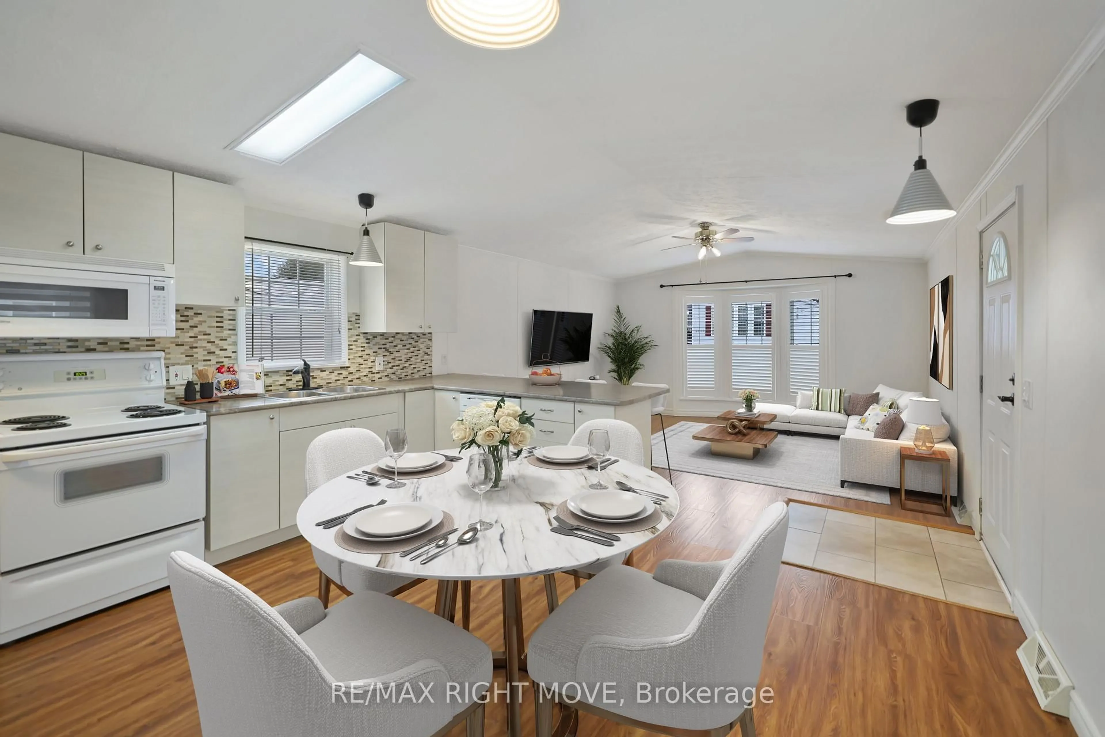 Open concept kitchen, unknown for 4041 Ash Cres, Severn Ontario L3V 0V1