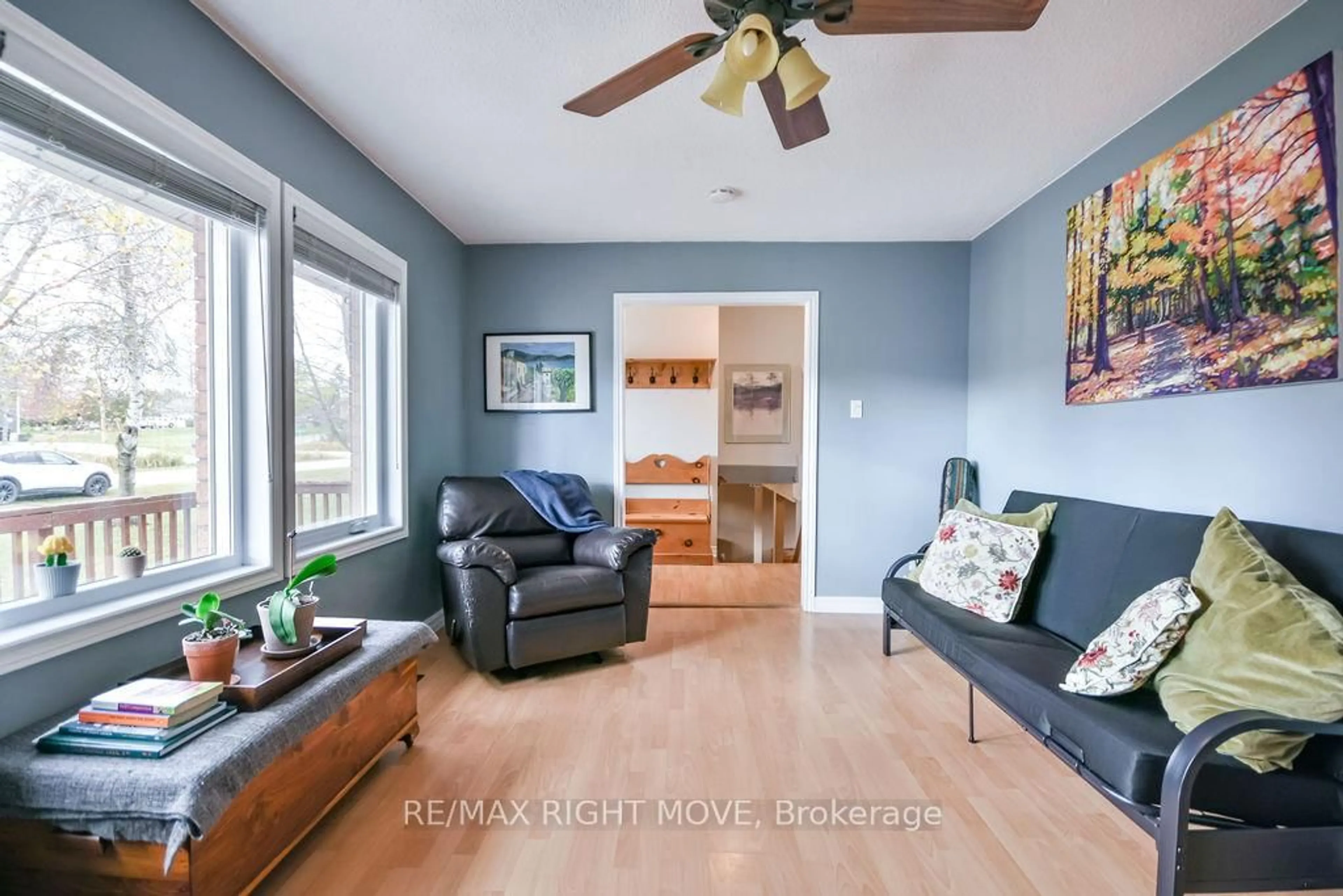 Living room with furniture, wood/laminate floor for 3811 Leo Cres, Ramara Ontario L3V 0L1