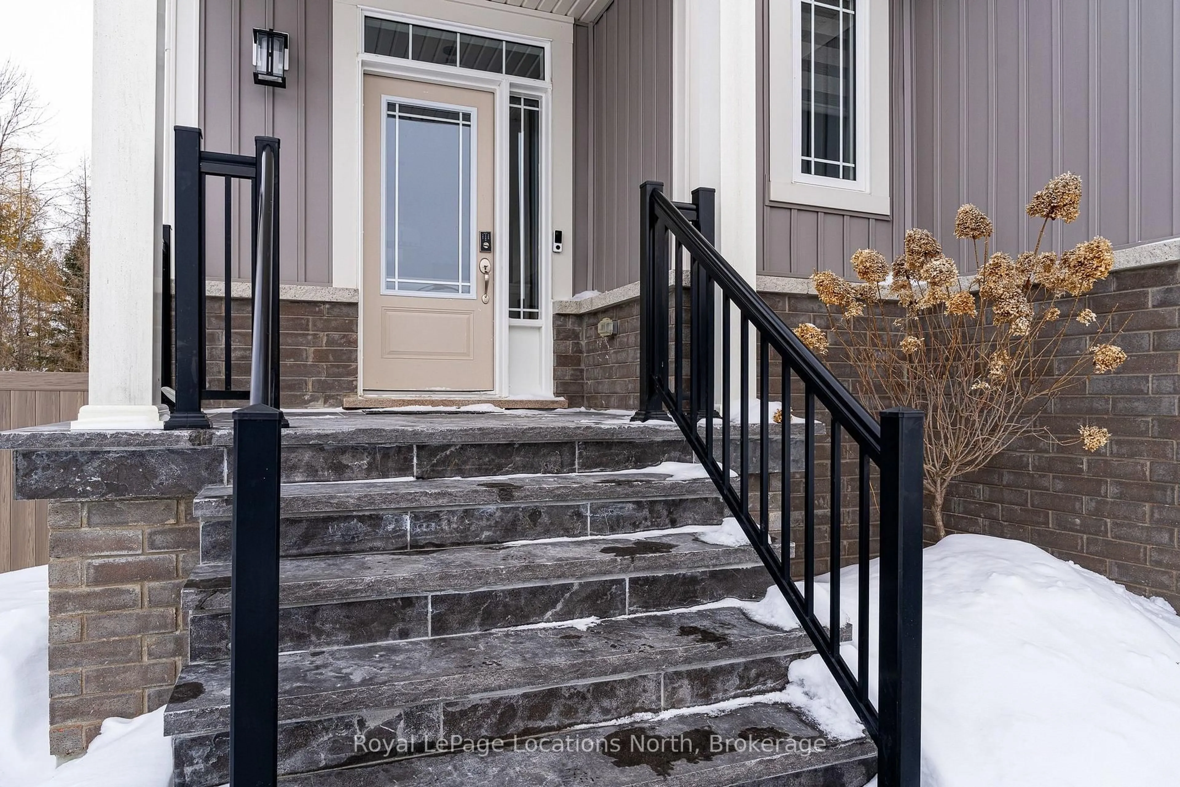 Stairs for 31 Emerald St, Wasaga Beach Ontario L9Z 0K8
