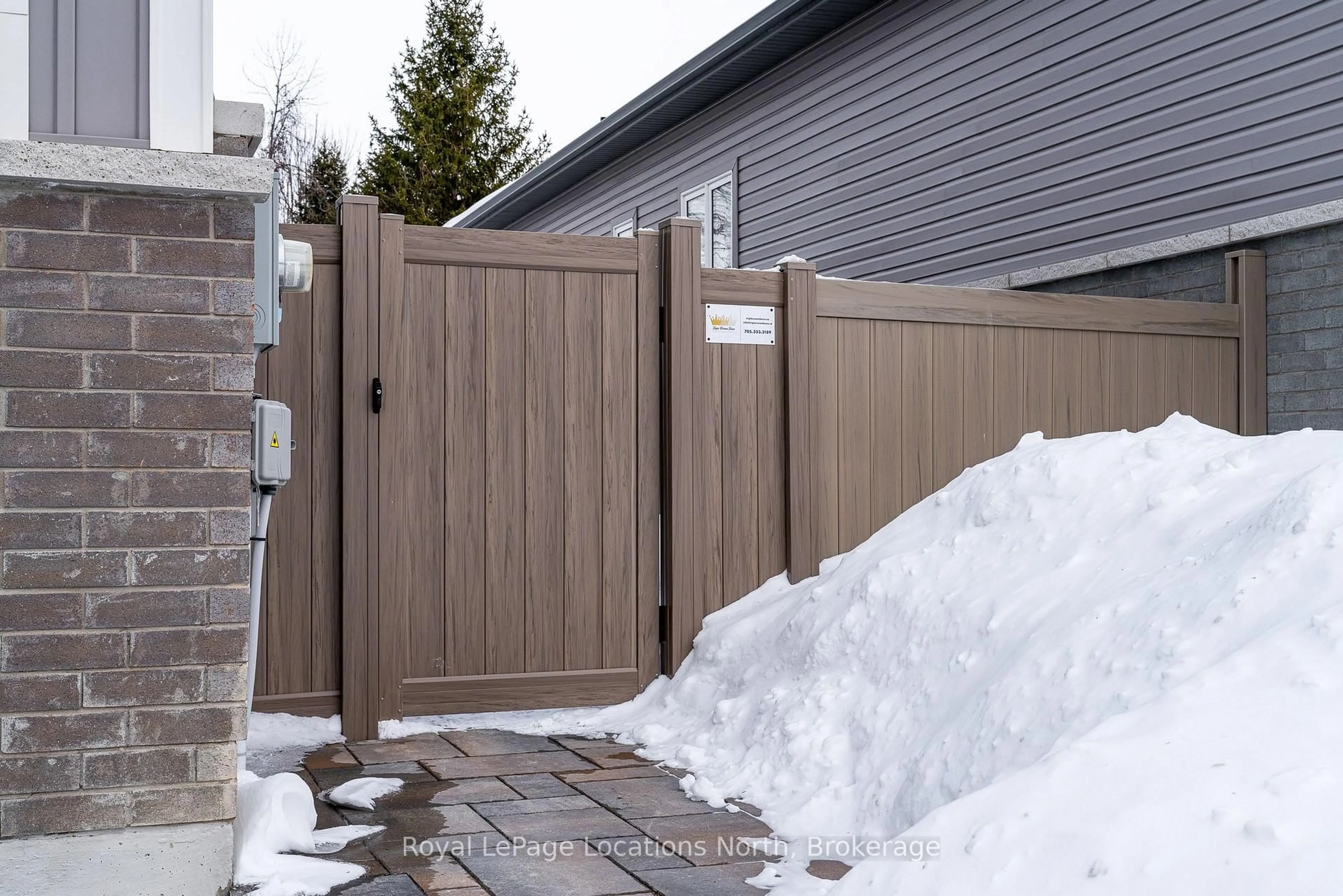 Patio, street for 31 Emerald St, Wasaga Beach Ontario L9Z 0K8